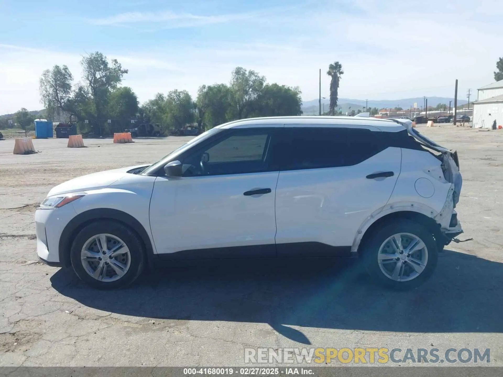 15 Photograph of a damaged car 3N1CP5BV1NL498639 NISSAN KICKS 2022