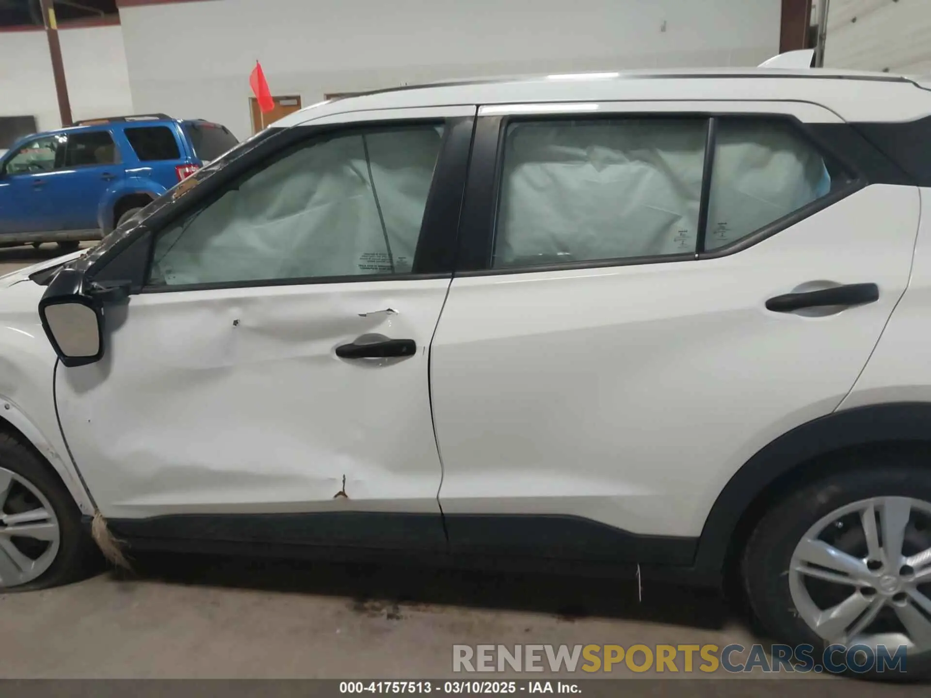14 Photograph of a damaged car 3N1CP5BV1NL506724 NISSAN KICKS 2022
