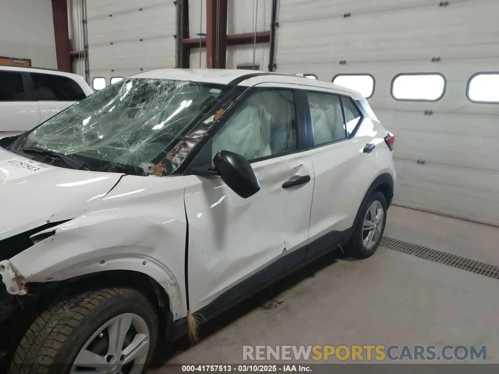 6 Photograph of a damaged car 3N1CP5BV1NL506724 NISSAN KICKS 2022