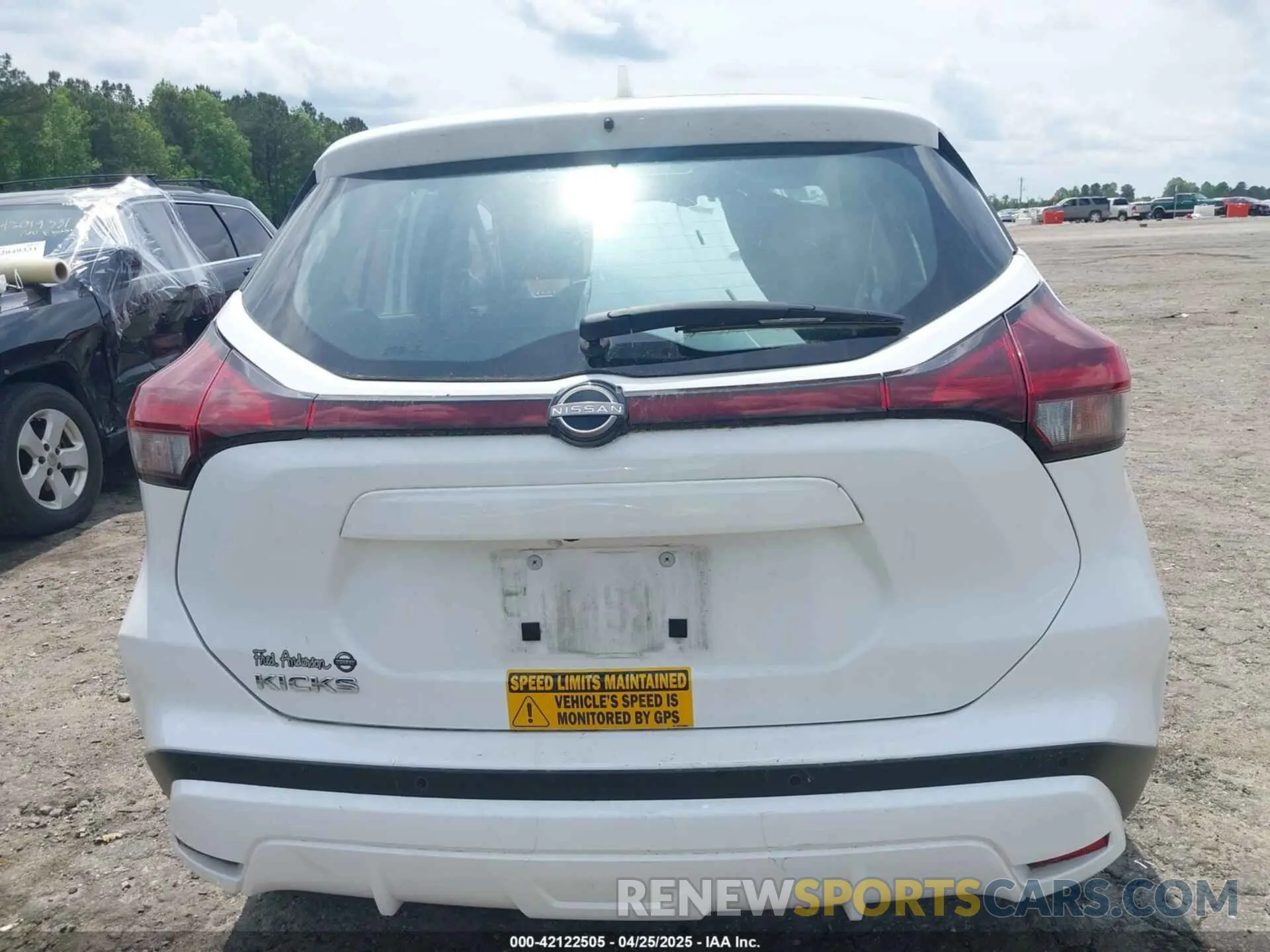 17 Photograph of a damaged car 3N1CP5BV1NL509901 NISSAN KICKS 2022
