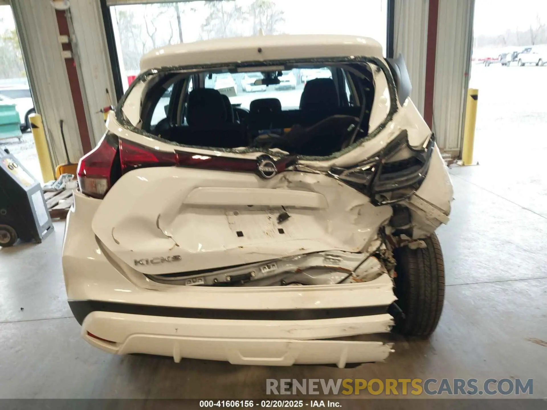 16 Photograph of a damaged car 3N1CP5BV1NL519747 NISSAN KICKS 2022
