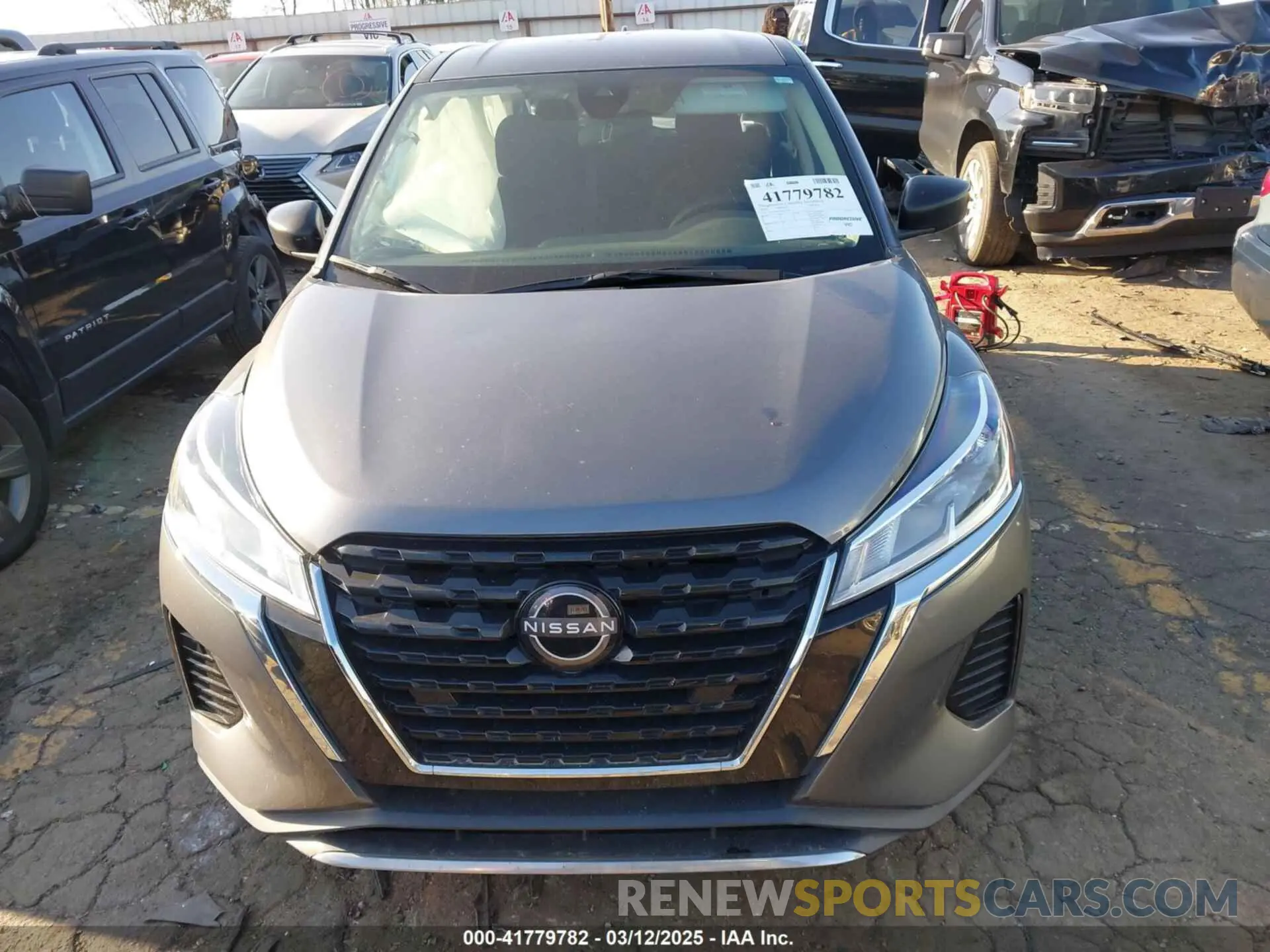 12 Photograph of a damaged car 3N1CP5BV2NL475905 NISSAN KICKS 2022
