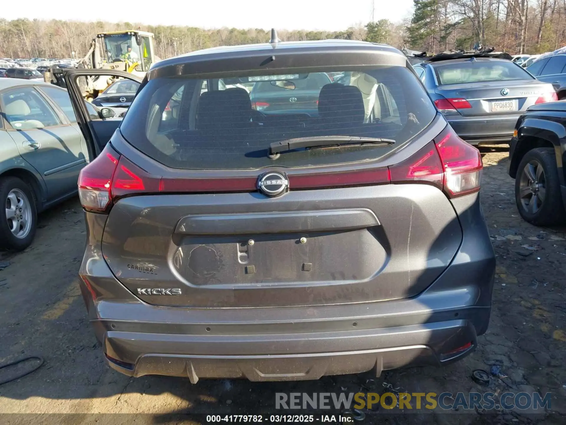 16 Photograph of a damaged car 3N1CP5BV2NL475905 NISSAN KICKS 2022