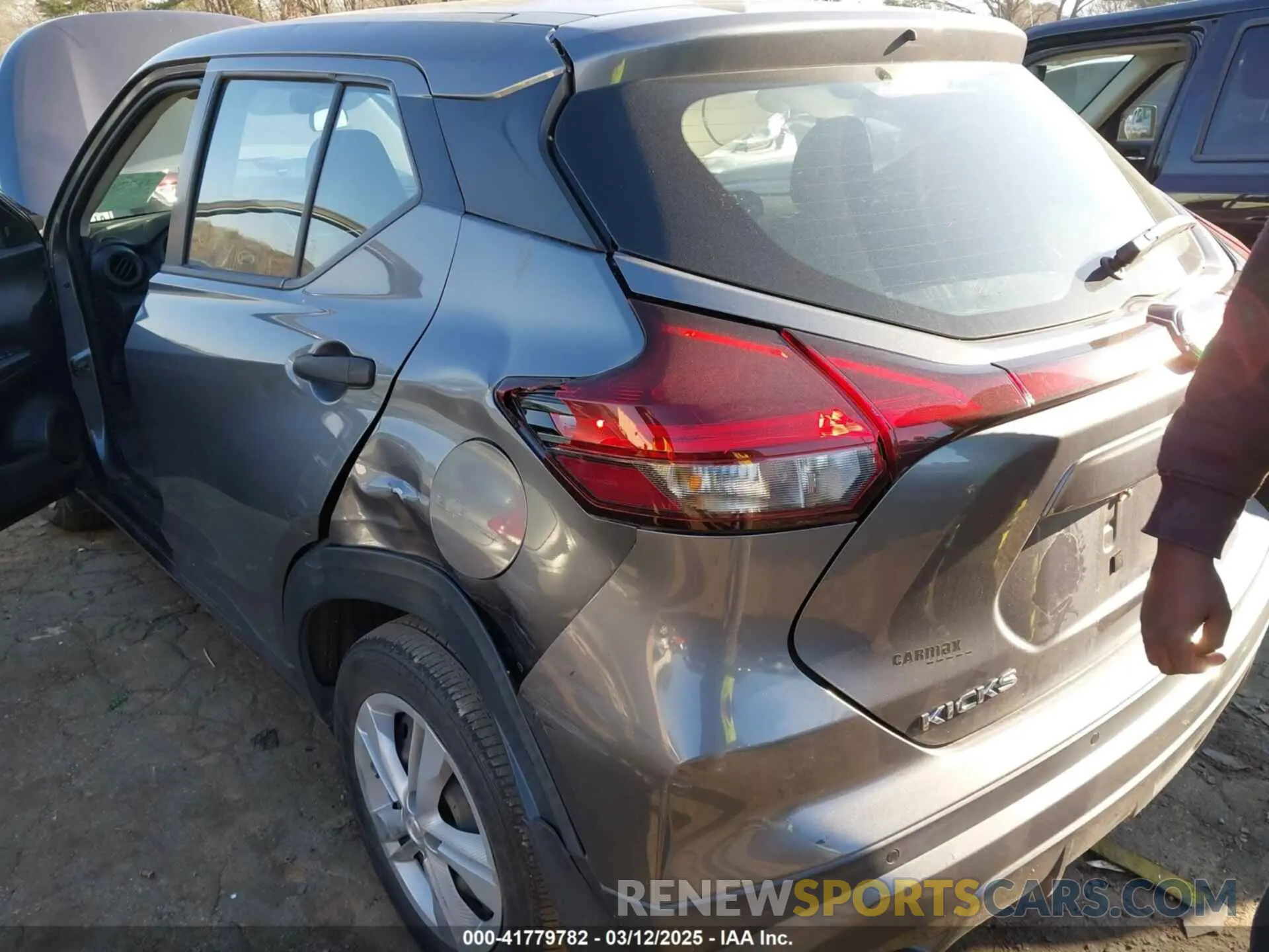 6 Photograph of a damaged car 3N1CP5BV2NL475905 NISSAN KICKS 2022