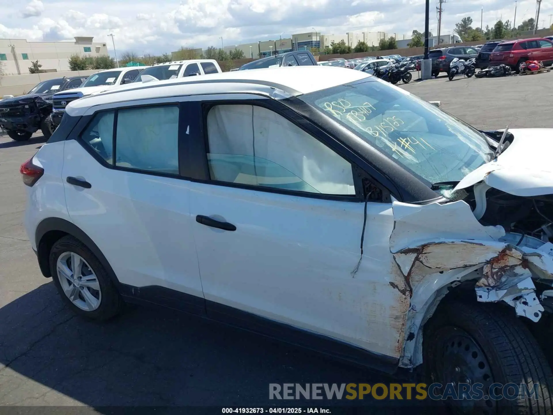 14 Photograph of a damaged car 3N1CP5BV3NL499825 NISSAN KICKS 2022