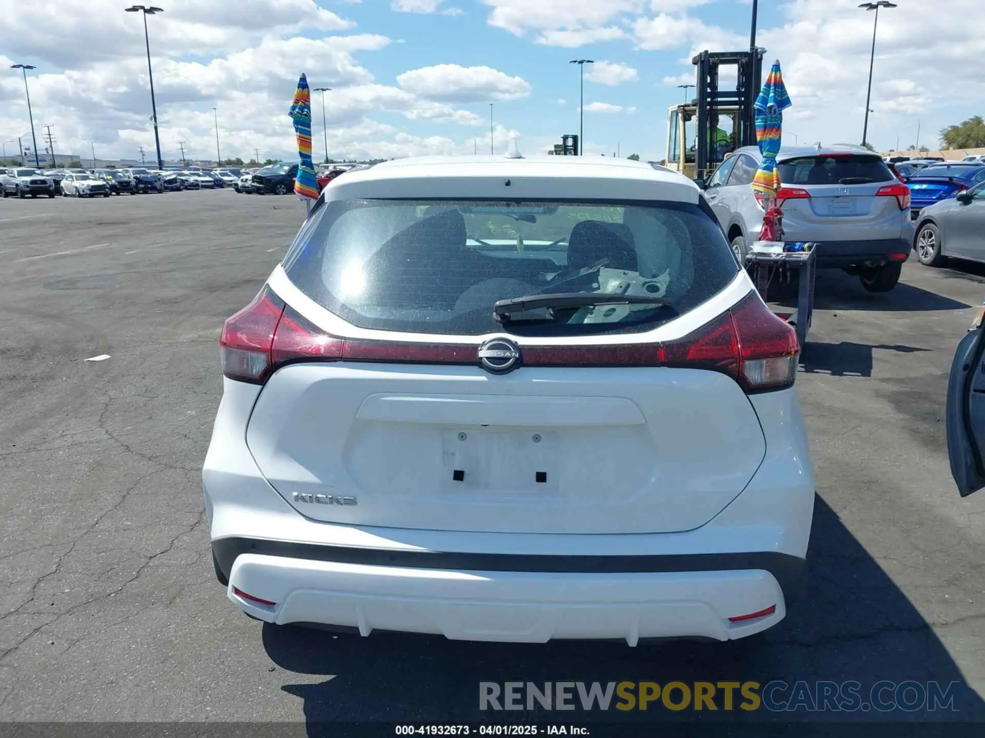 17 Photograph of a damaged car 3N1CP5BV3NL499825 NISSAN KICKS 2022