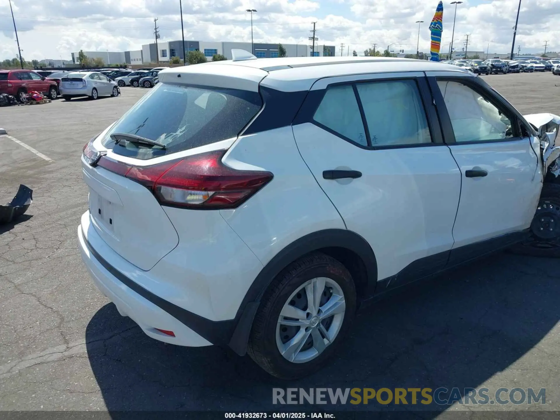 4 Photograph of a damaged car 3N1CP5BV3NL499825 NISSAN KICKS 2022