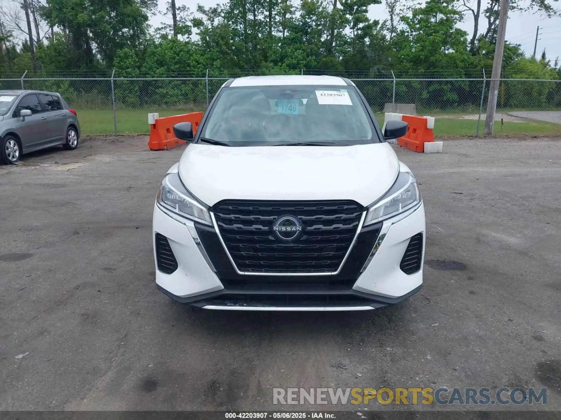 12 Photograph of a damaged car 3N1CP5BV3NL503498 NISSAN KICKS 2022