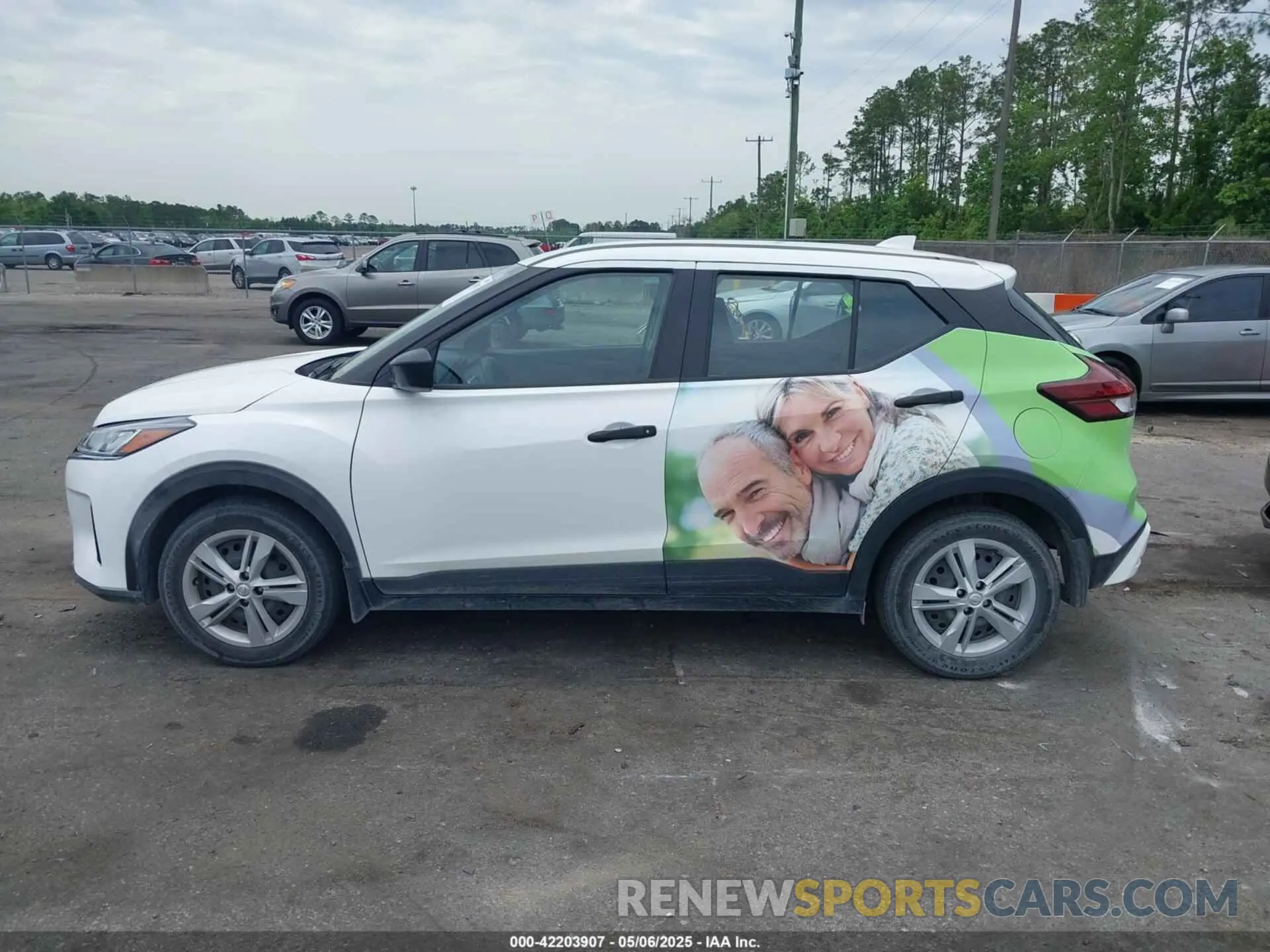 14 Photograph of a damaged car 3N1CP5BV3NL503498 NISSAN KICKS 2022