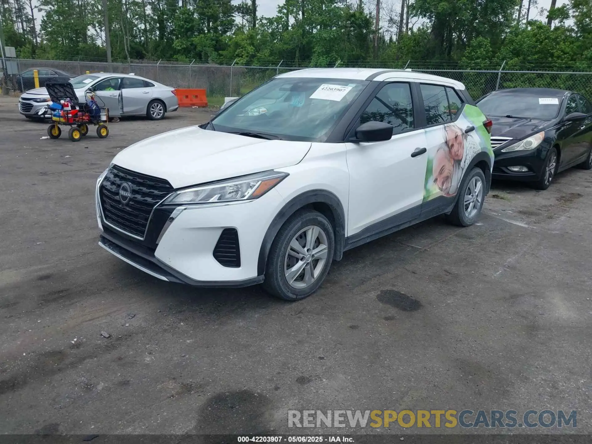2 Photograph of a damaged car 3N1CP5BV3NL503498 NISSAN KICKS 2022