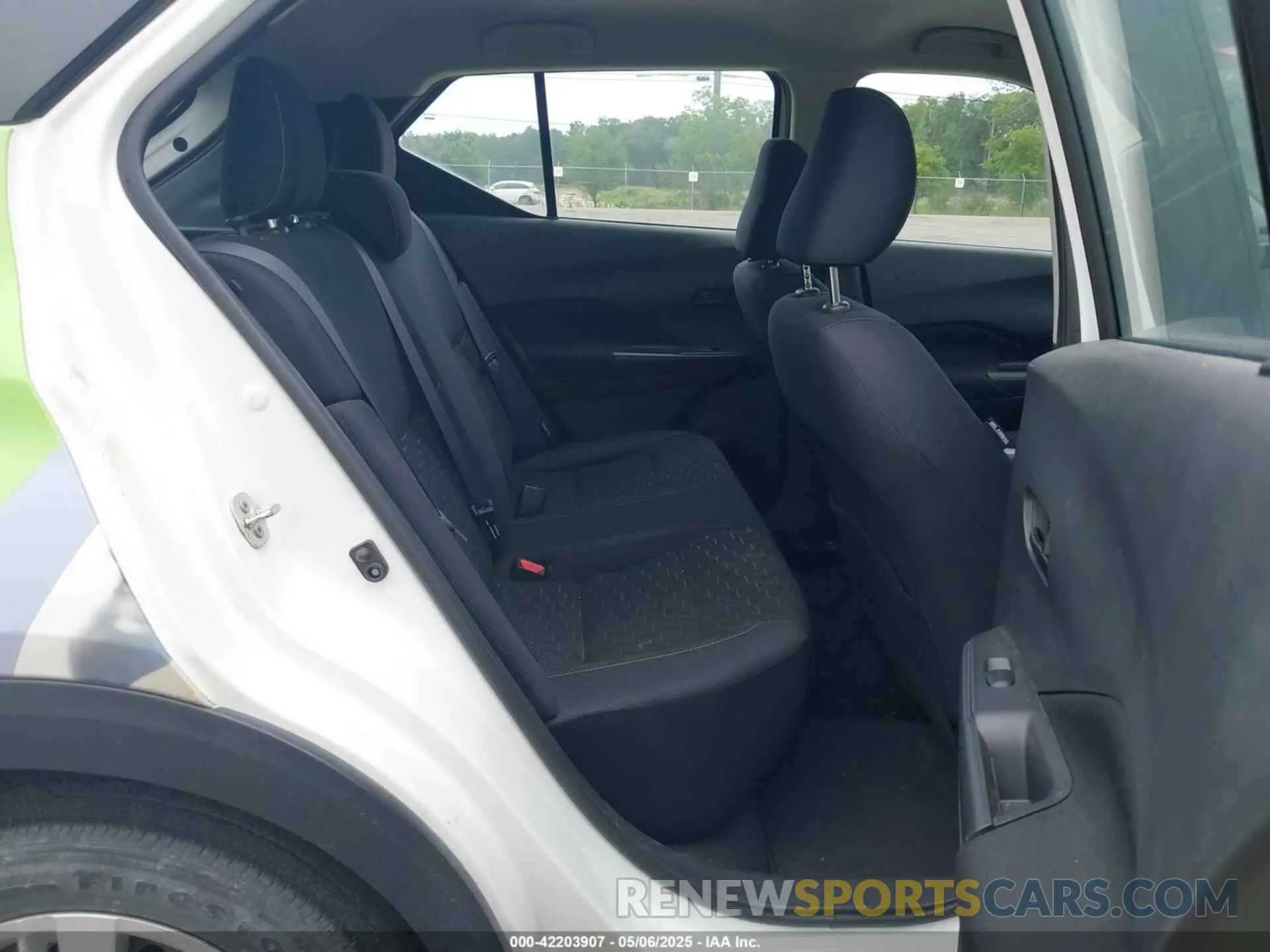 8 Photograph of a damaged car 3N1CP5BV3NL503498 NISSAN KICKS 2022