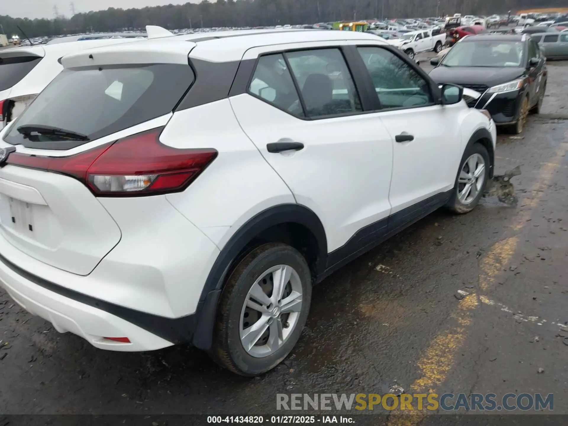 4 Photograph of a damaged car 3N1CP5BV3NL511472 NISSAN KICKS 2022