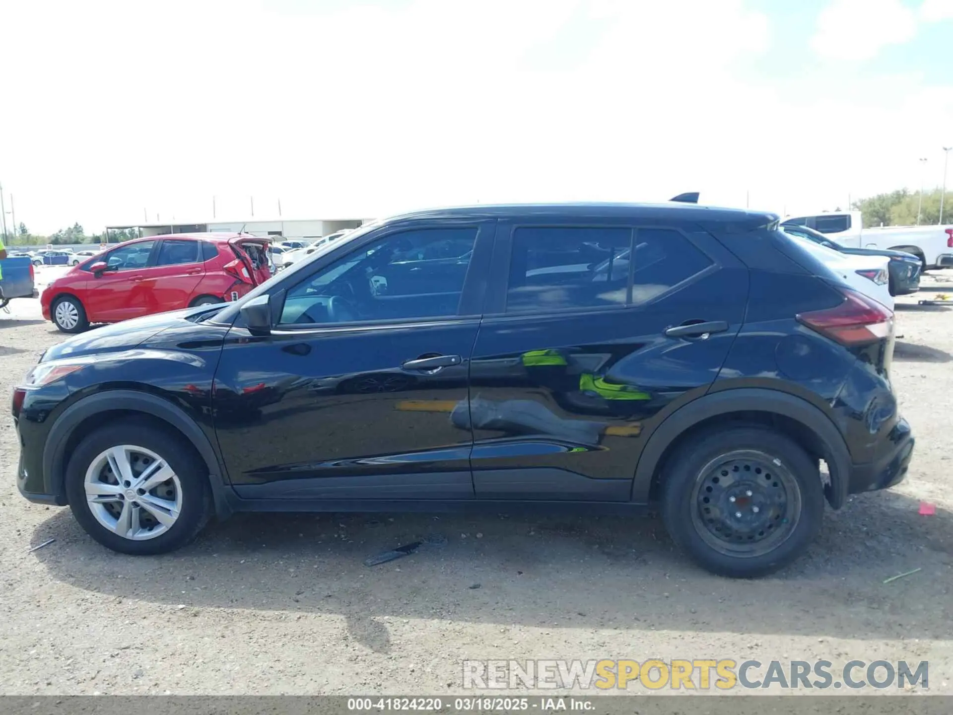 14 Photograph of a damaged car 3N1CP5BV3NL514002 NISSAN KICKS 2022