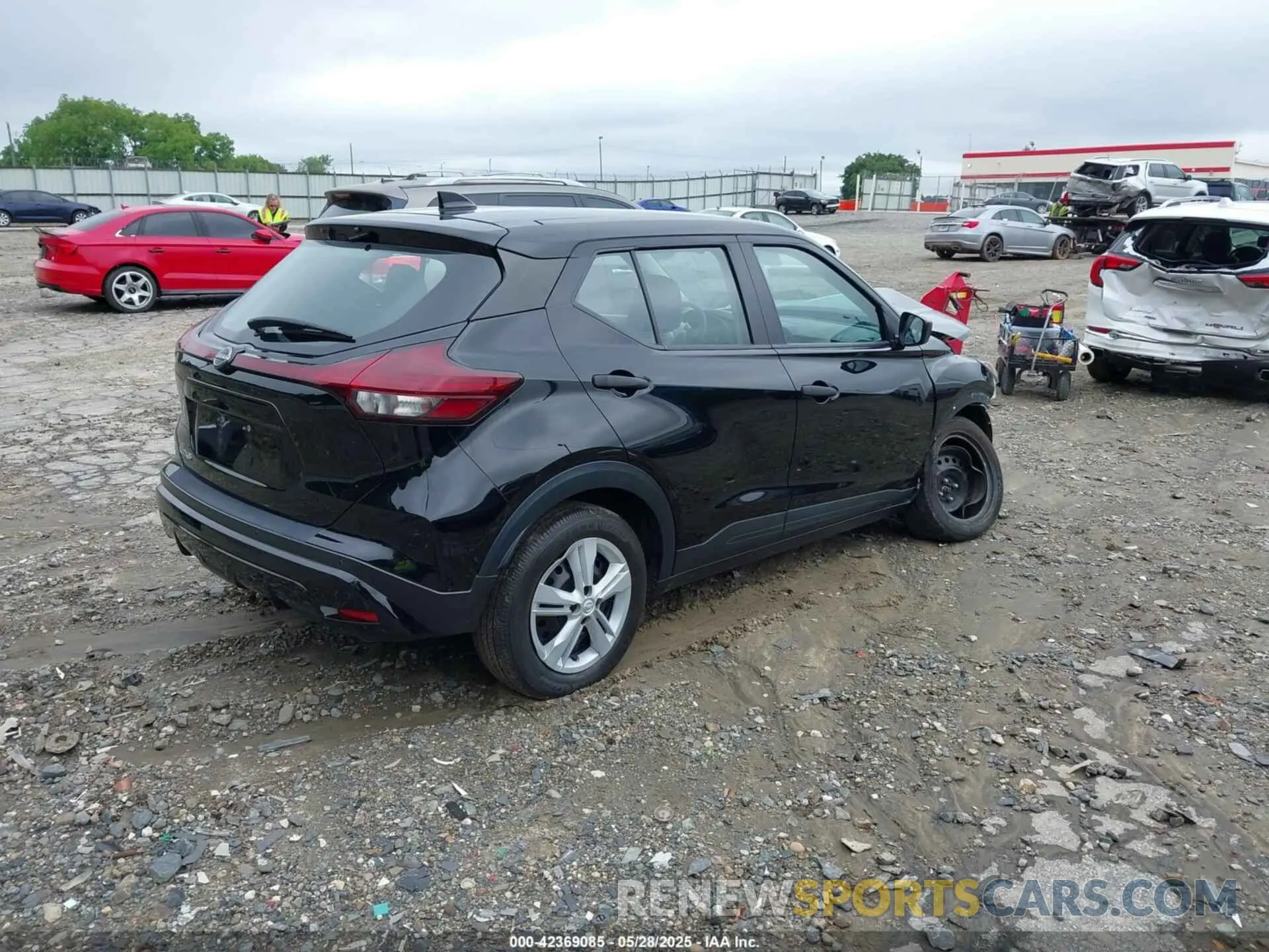 4 Photograph of a damaged car 3N1CP5BV3NL515439 NISSAN KICKS 2022