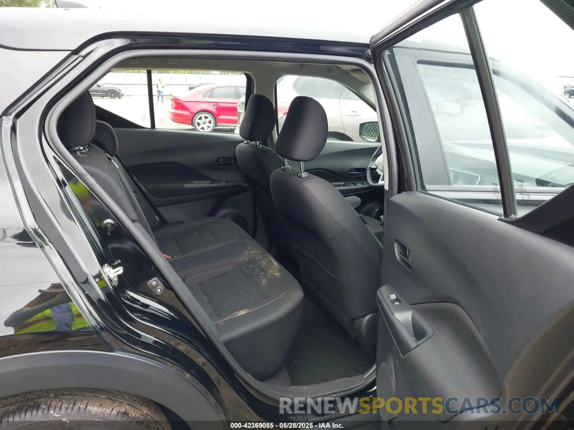 8 Photograph of a damaged car 3N1CP5BV3NL515439 NISSAN KICKS 2022