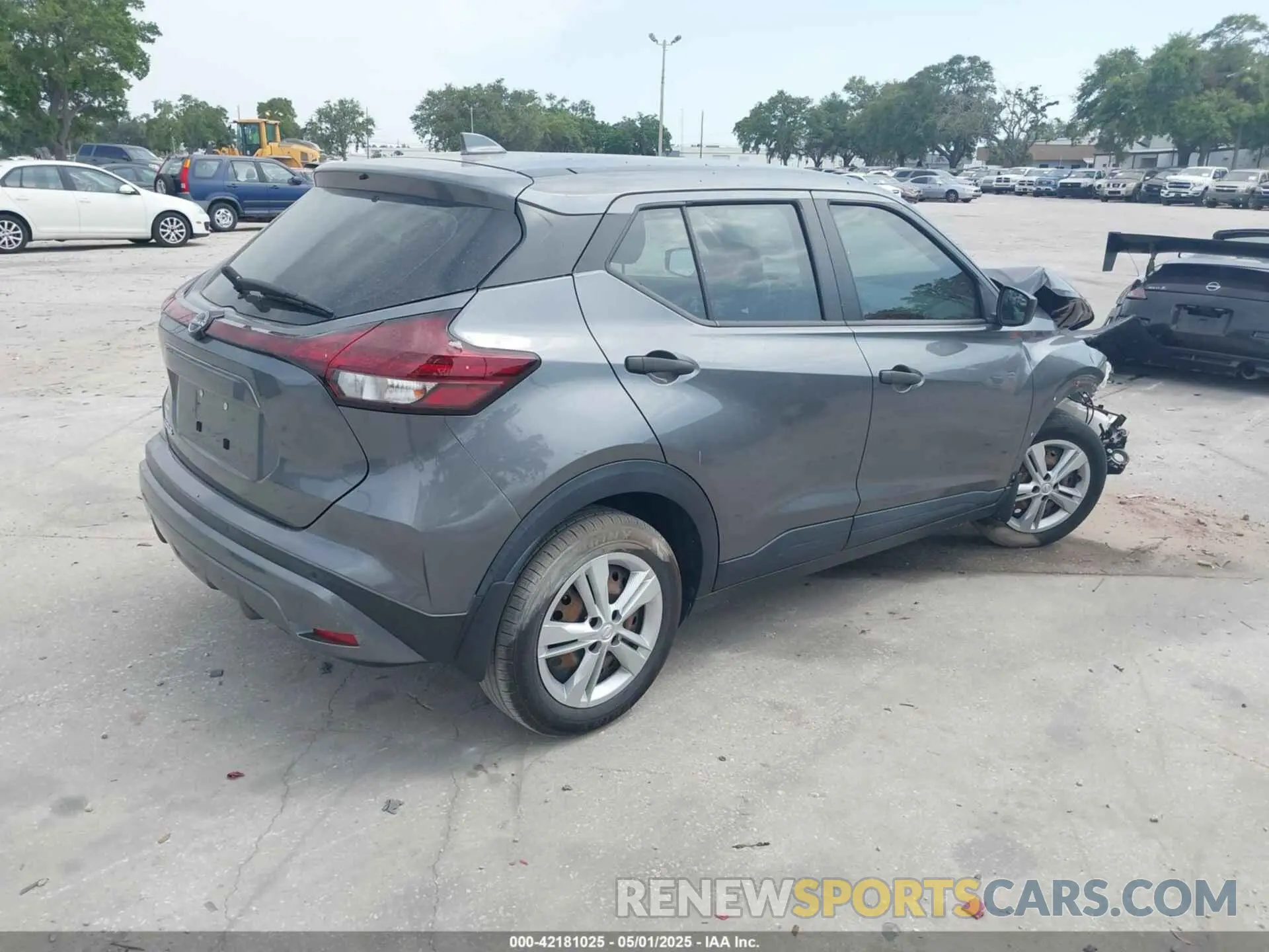 4 Photograph of a damaged car 3N1CP5BV3NL517739 NISSAN KICKS 2022