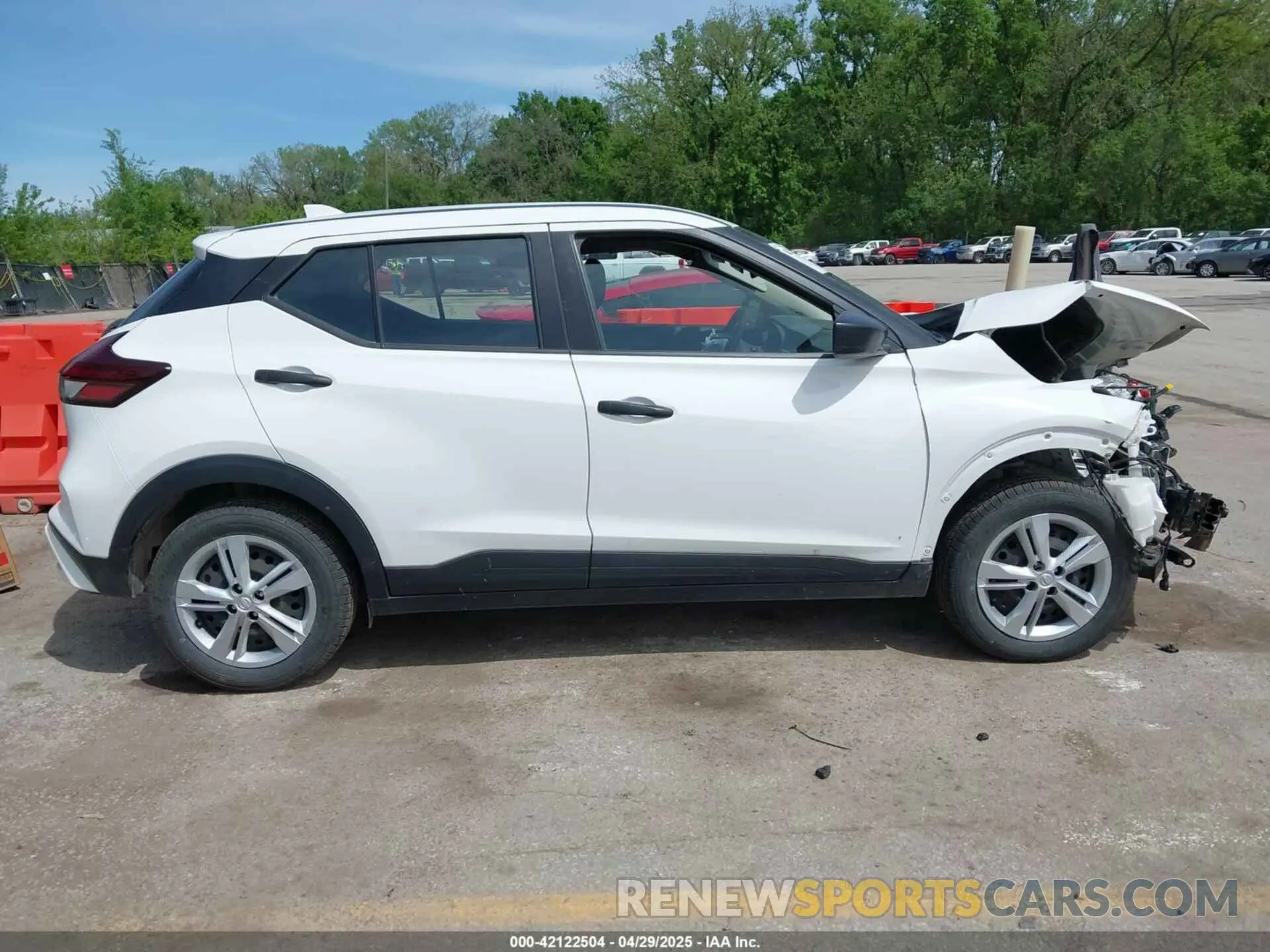 14 Photograph of a damaged car 3N1CP5BV3NL523119 NISSAN KICKS 2022