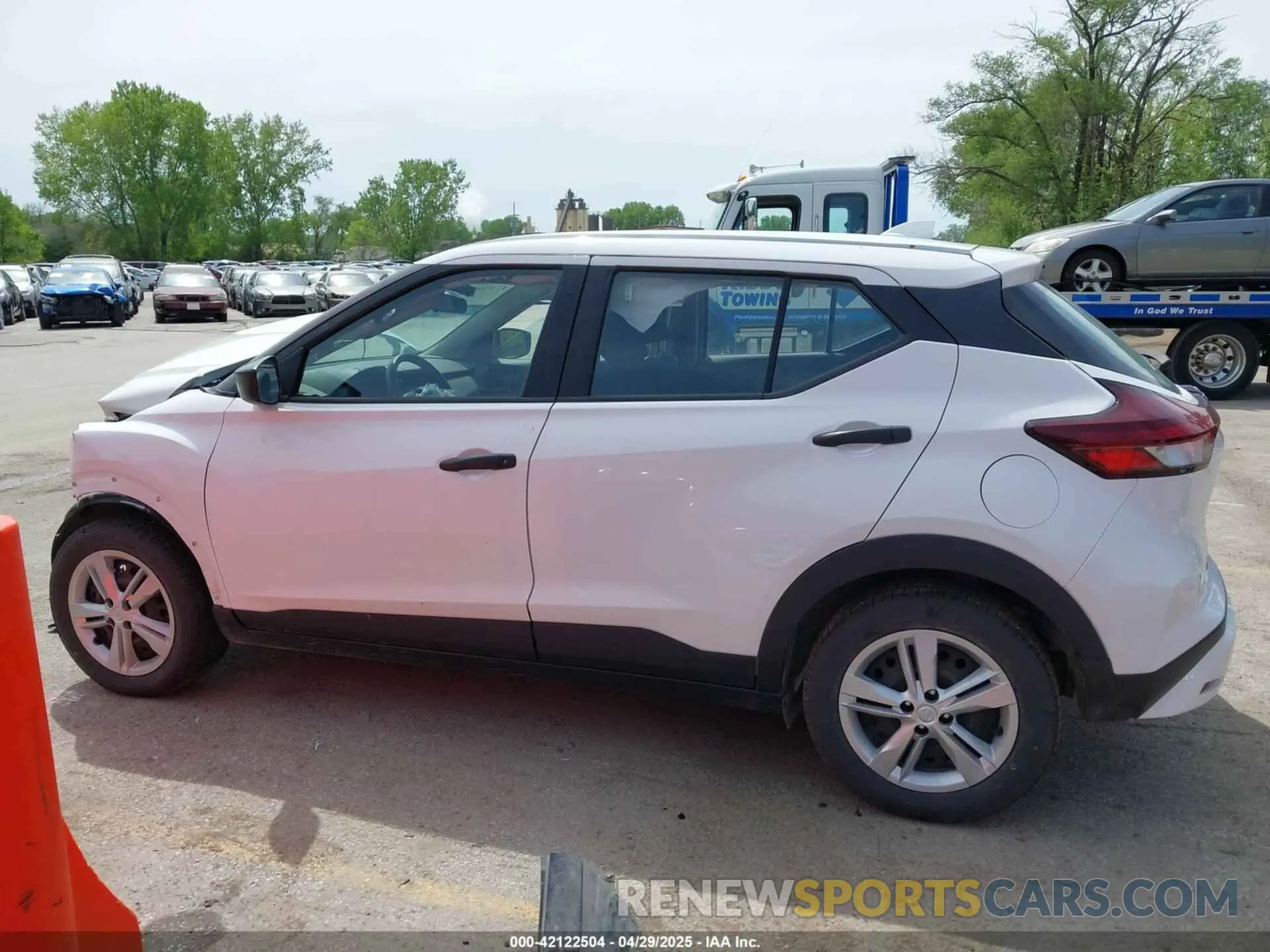 15 Photograph of a damaged car 3N1CP5BV3NL523119 NISSAN KICKS 2022