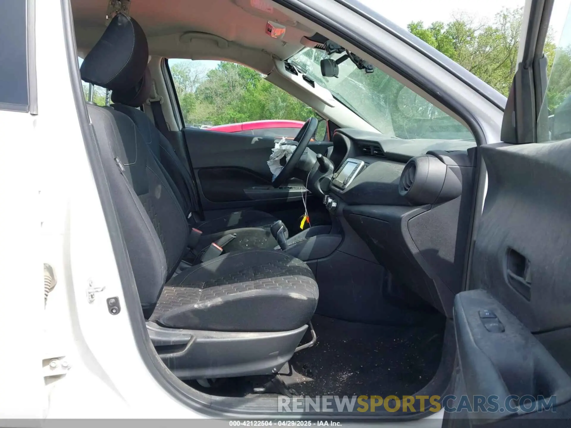 5 Photograph of a damaged car 3N1CP5BV3NL523119 NISSAN KICKS 2022