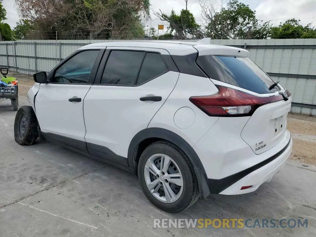 2 Photograph of a damaged car 3N1CP5BV3NL526523 NISSAN KICKS 2022
