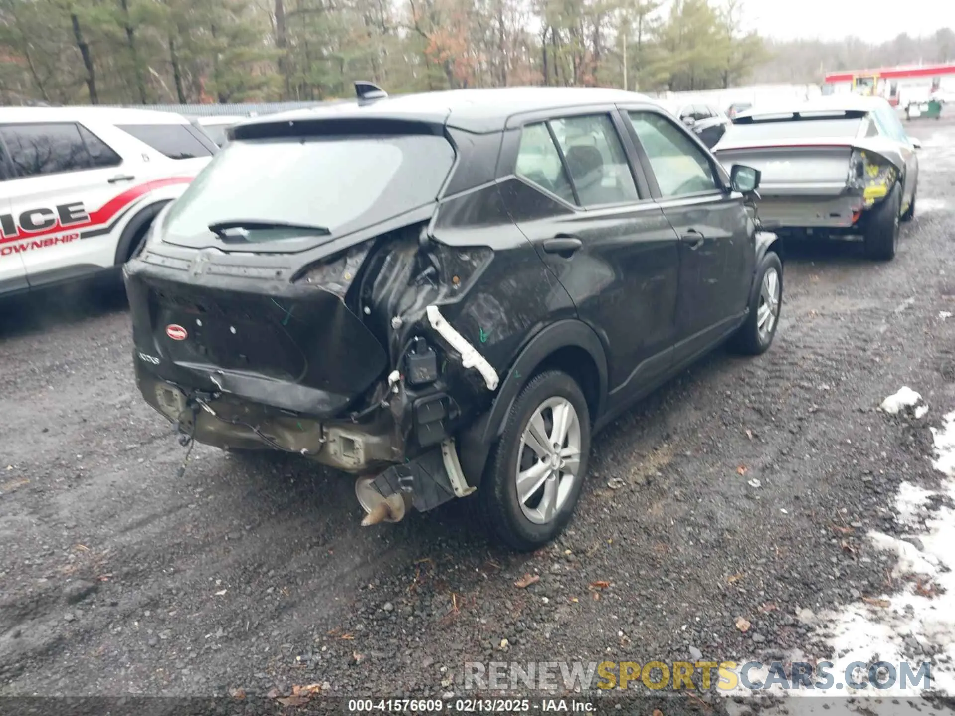 4 Photograph of a damaged car 3N1CP5BV3NL531608 NISSAN KICKS 2022