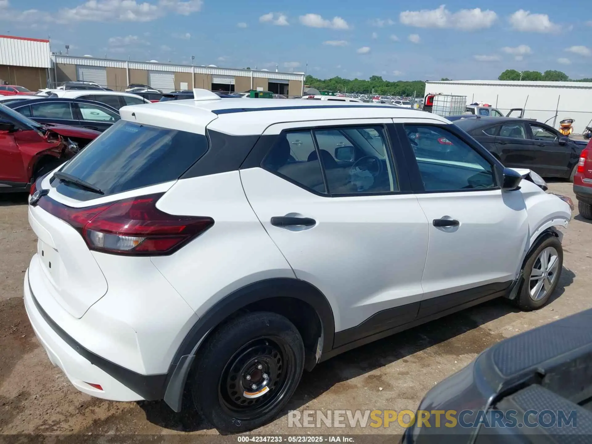 14 Photograph of a damaged car 3N1CP5BV4NL488056 NISSAN KICKS 2022