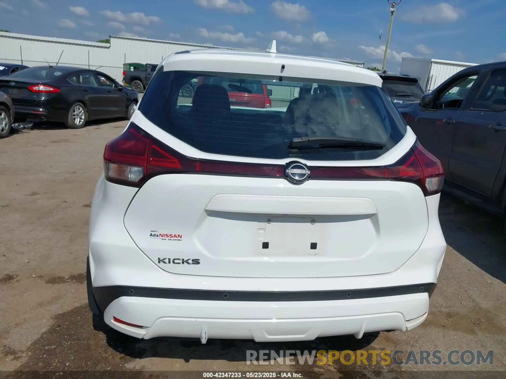 17 Photograph of a damaged car 3N1CP5BV4NL488056 NISSAN KICKS 2022