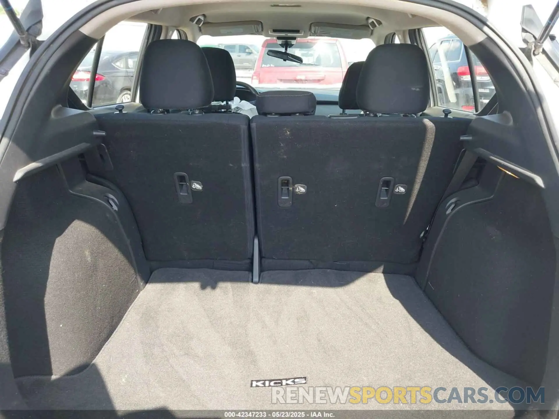 18 Photograph of a damaged car 3N1CP5BV4NL488056 NISSAN KICKS 2022