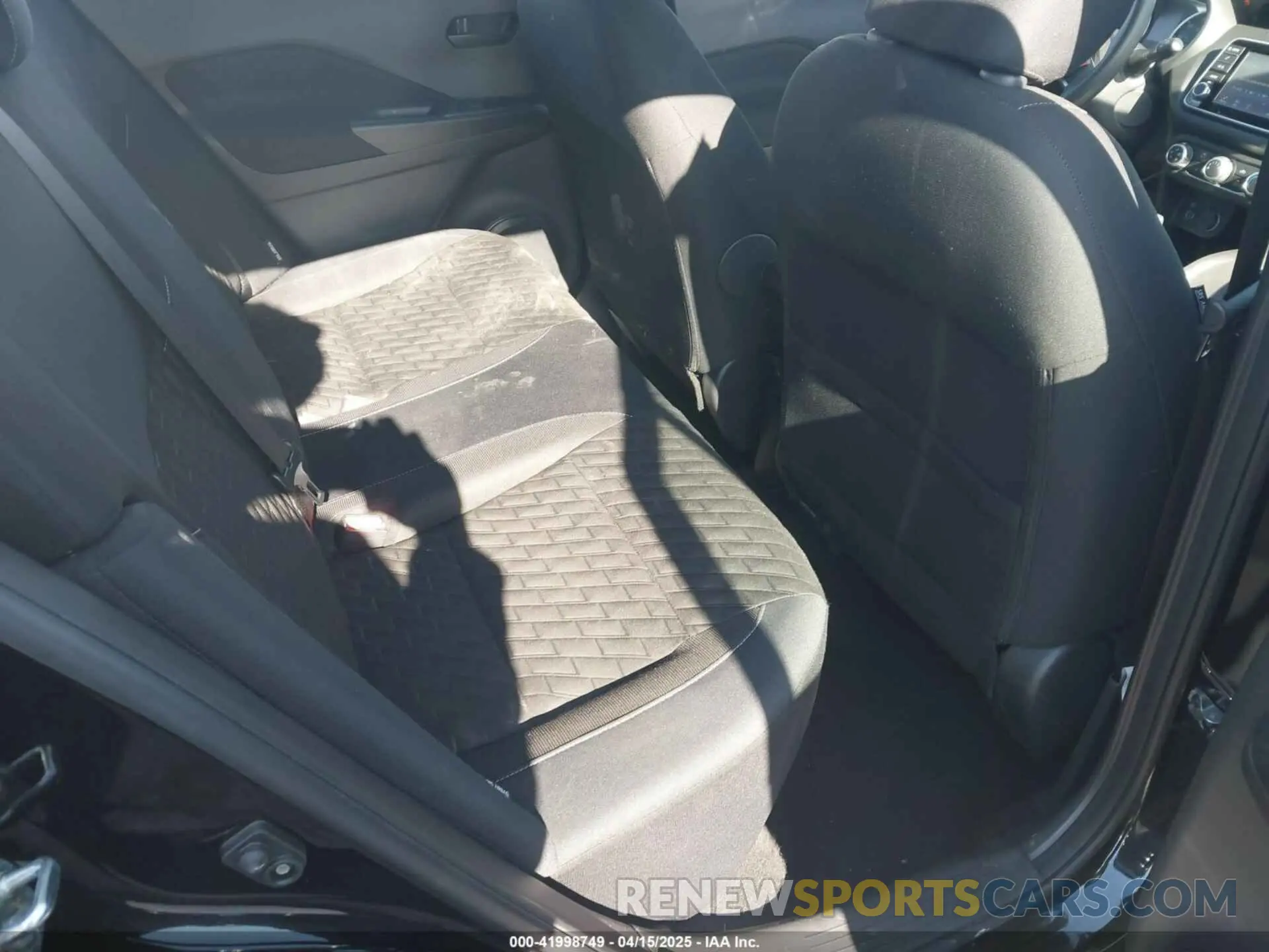 8 Photograph of a damaged car 3N1CP5BV4NL492253 NISSAN KICKS 2022