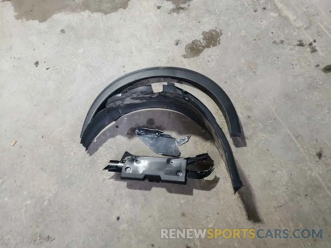 13 Photograph of a damaged car 3N1CP5BV5NL501753 NISSAN KICKS 2022