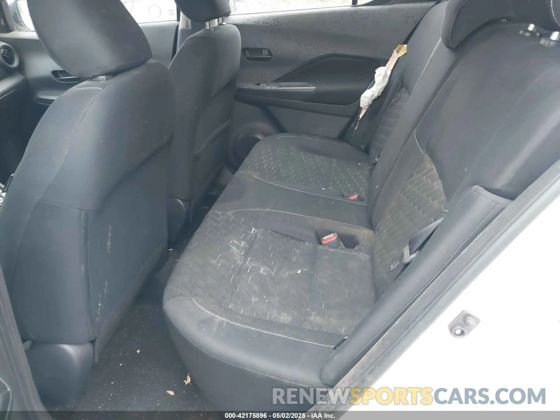 8 Photograph of a damaged car 3N1CP5BV5NL506726 NISSAN KICKS 2022