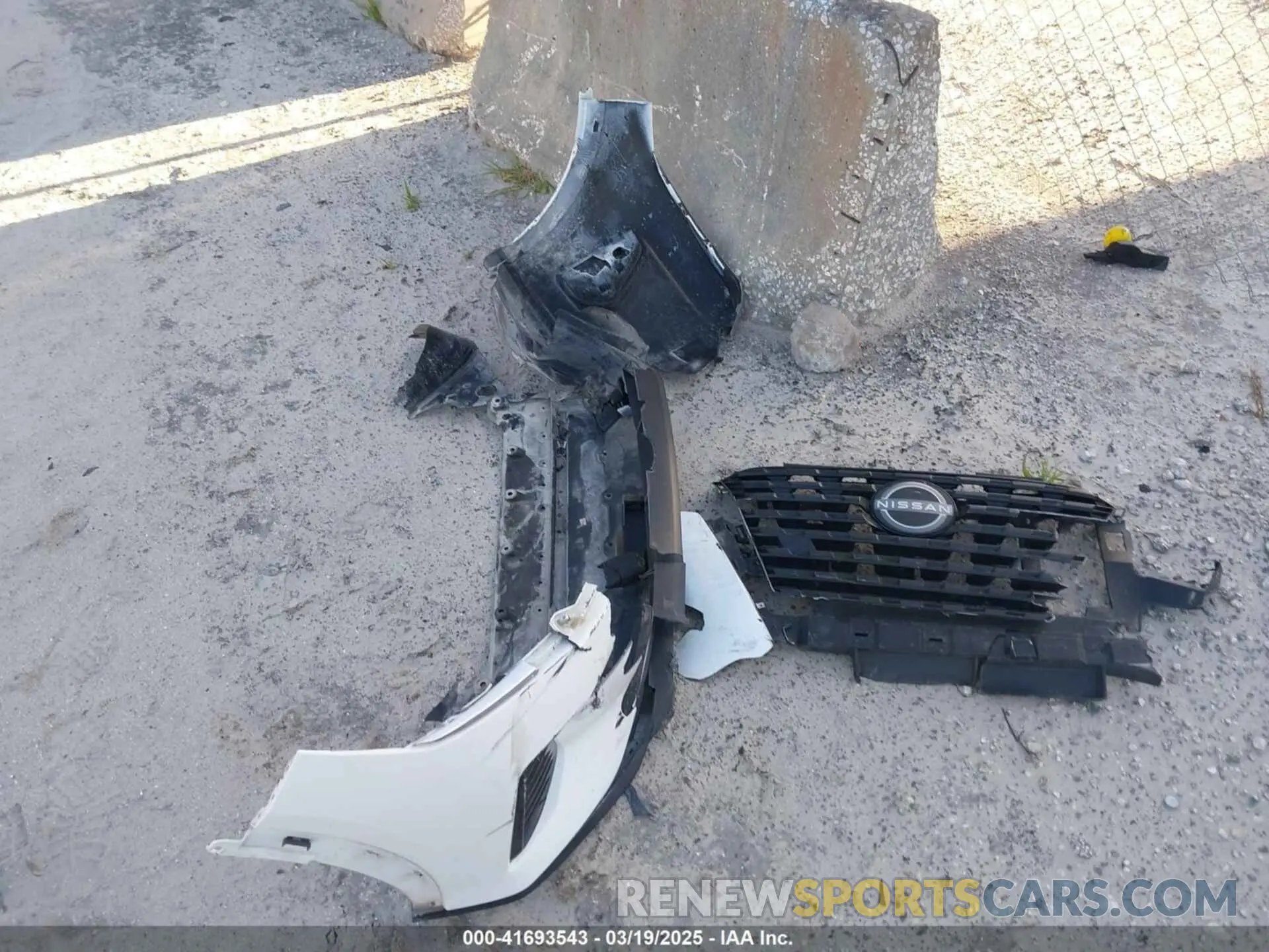 12 Photograph of a damaged car 3N1CP5BV5NL518813 NISSAN KICKS 2022