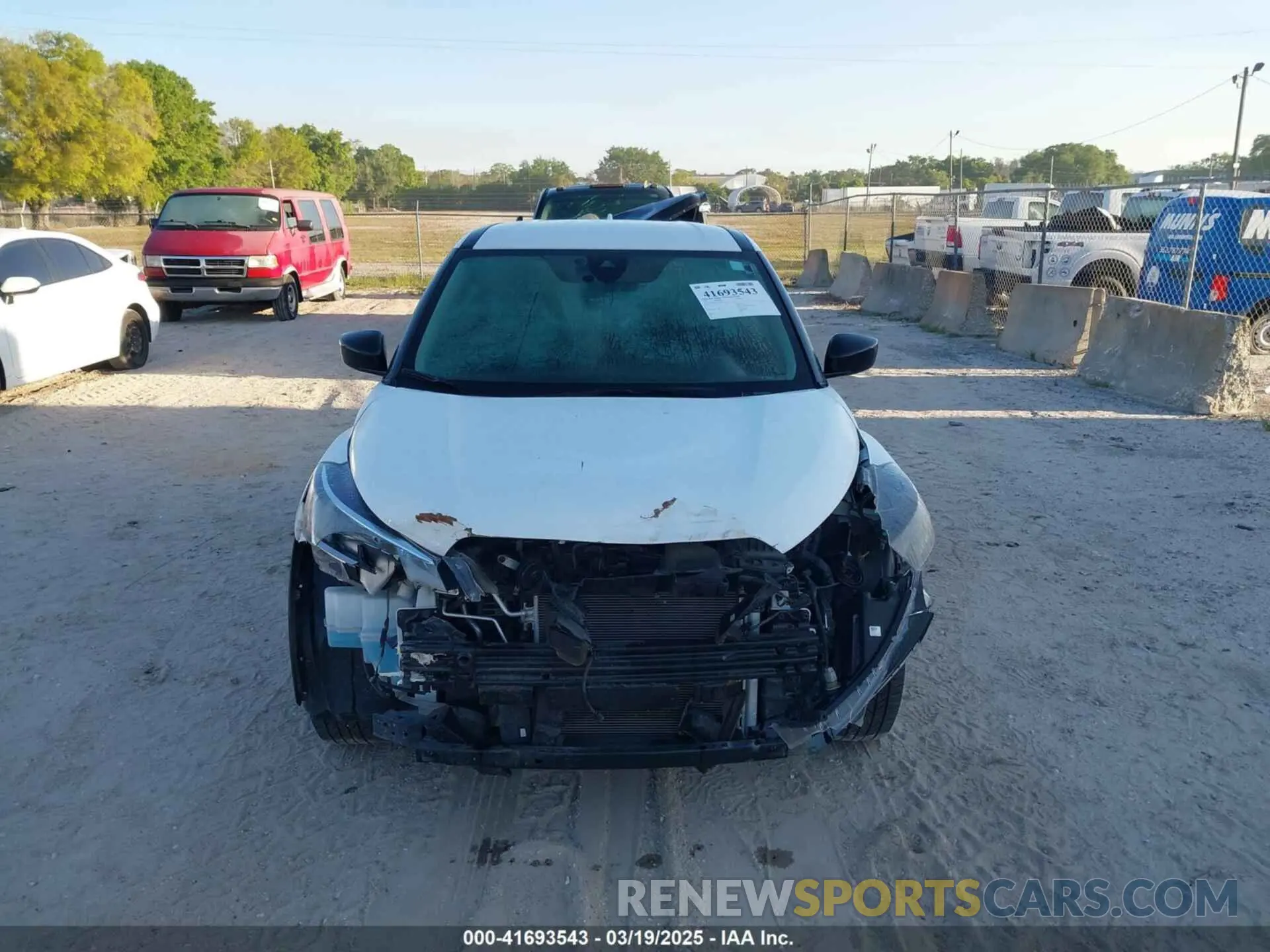 13 Photograph of a damaged car 3N1CP5BV5NL518813 NISSAN KICKS 2022