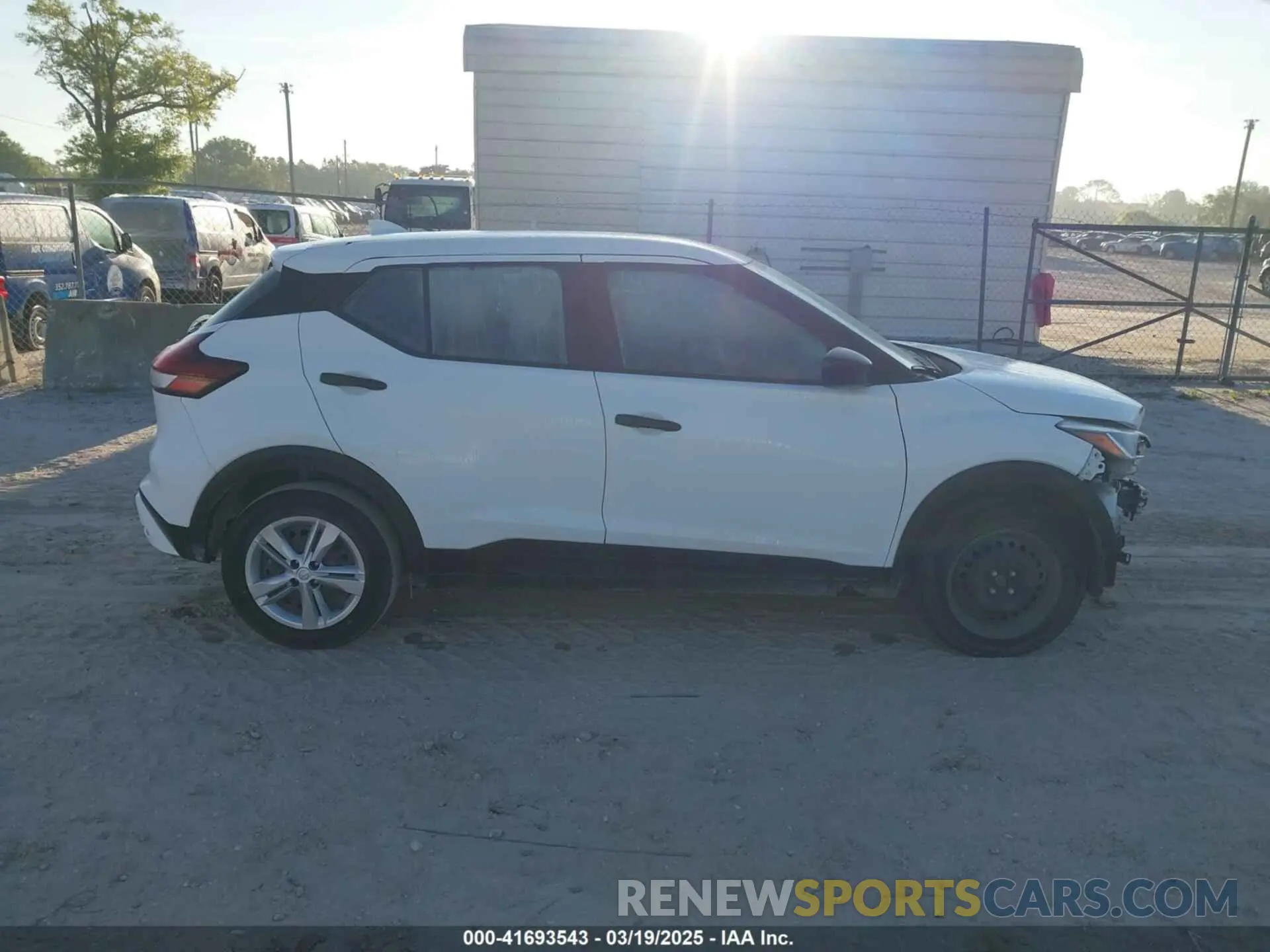 14 Photograph of a damaged car 3N1CP5BV5NL518813 NISSAN KICKS 2022