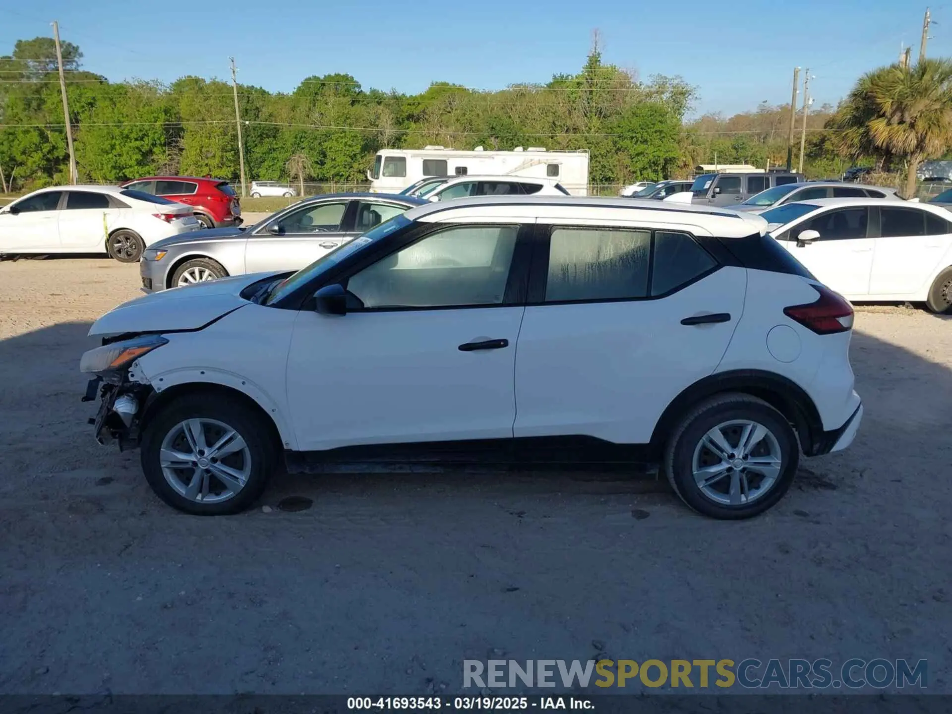 15 Photograph of a damaged car 3N1CP5BV5NL518813 NISSAN KICKS 2022