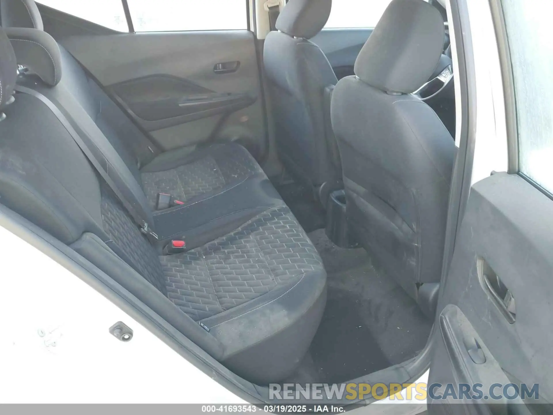 8 Photograph of a damaged car 3N1CP5BV5NL518813 NISSAN KICKS 2022