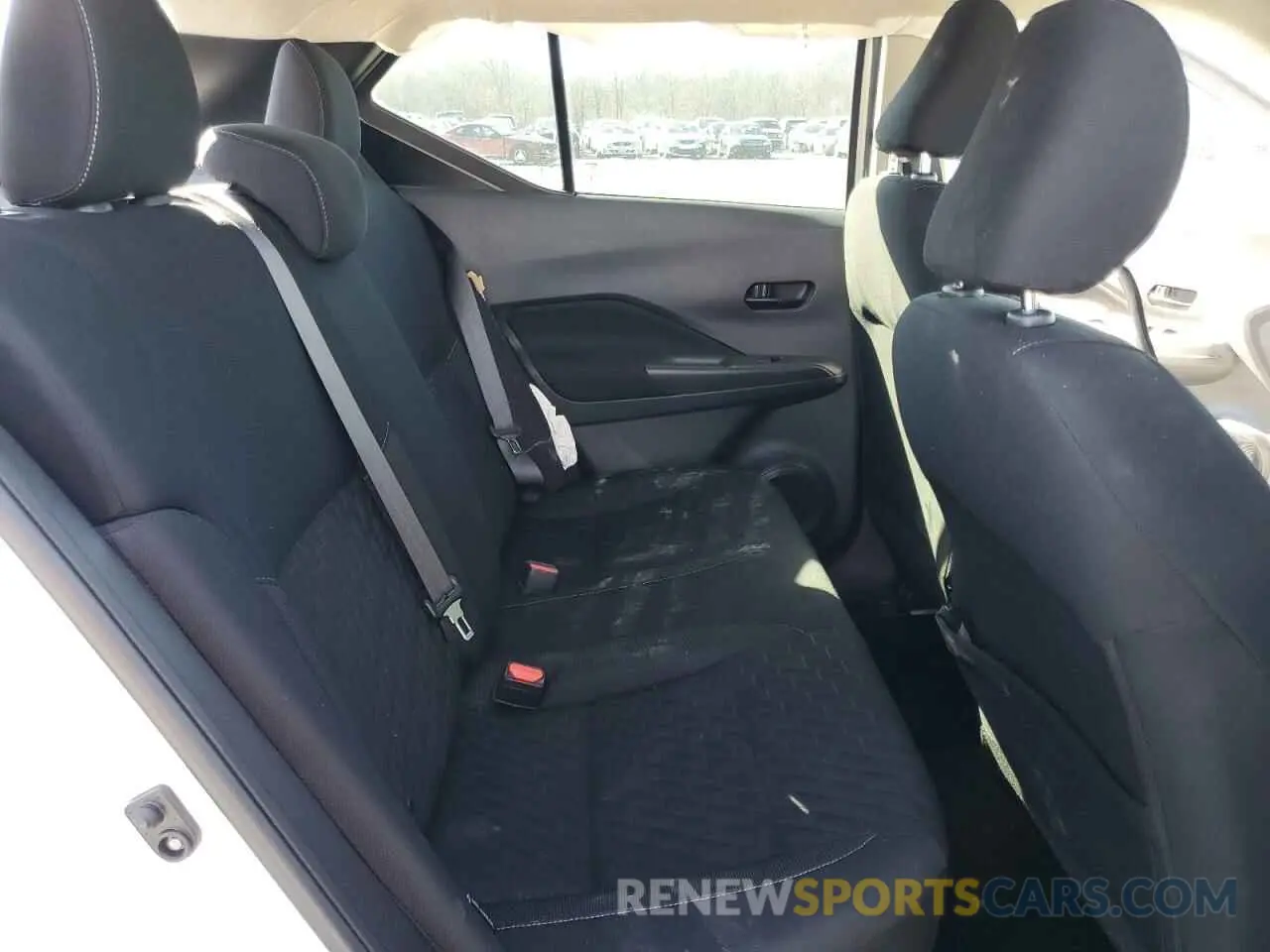 12 Photograph of a damaged car 3N1CP5BV5NL524353 NISSAN KICKS 2022