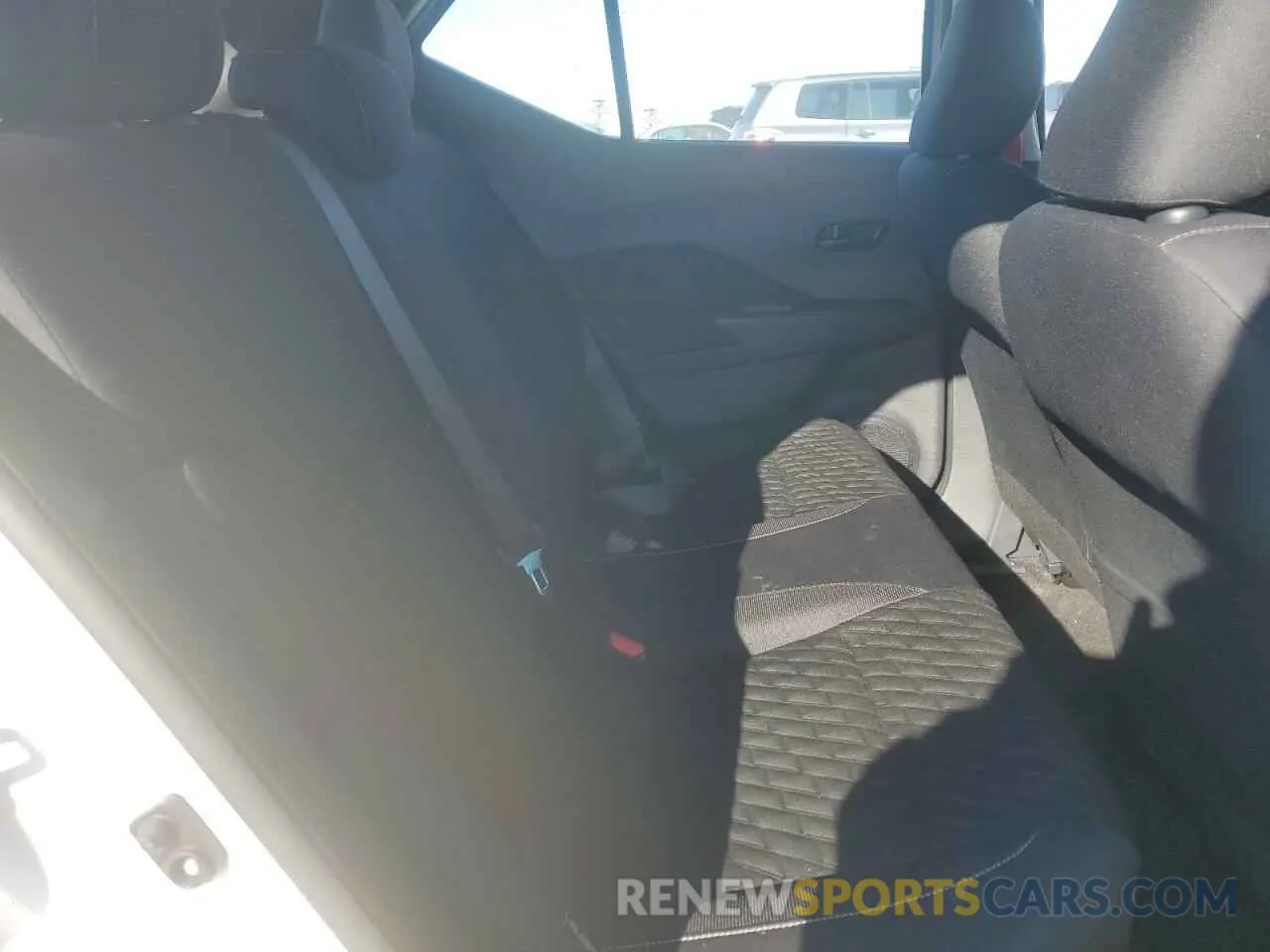 11 Photograph of a damaged car 3N1CP5BV5NL526071 NISSAN KICKS 2022