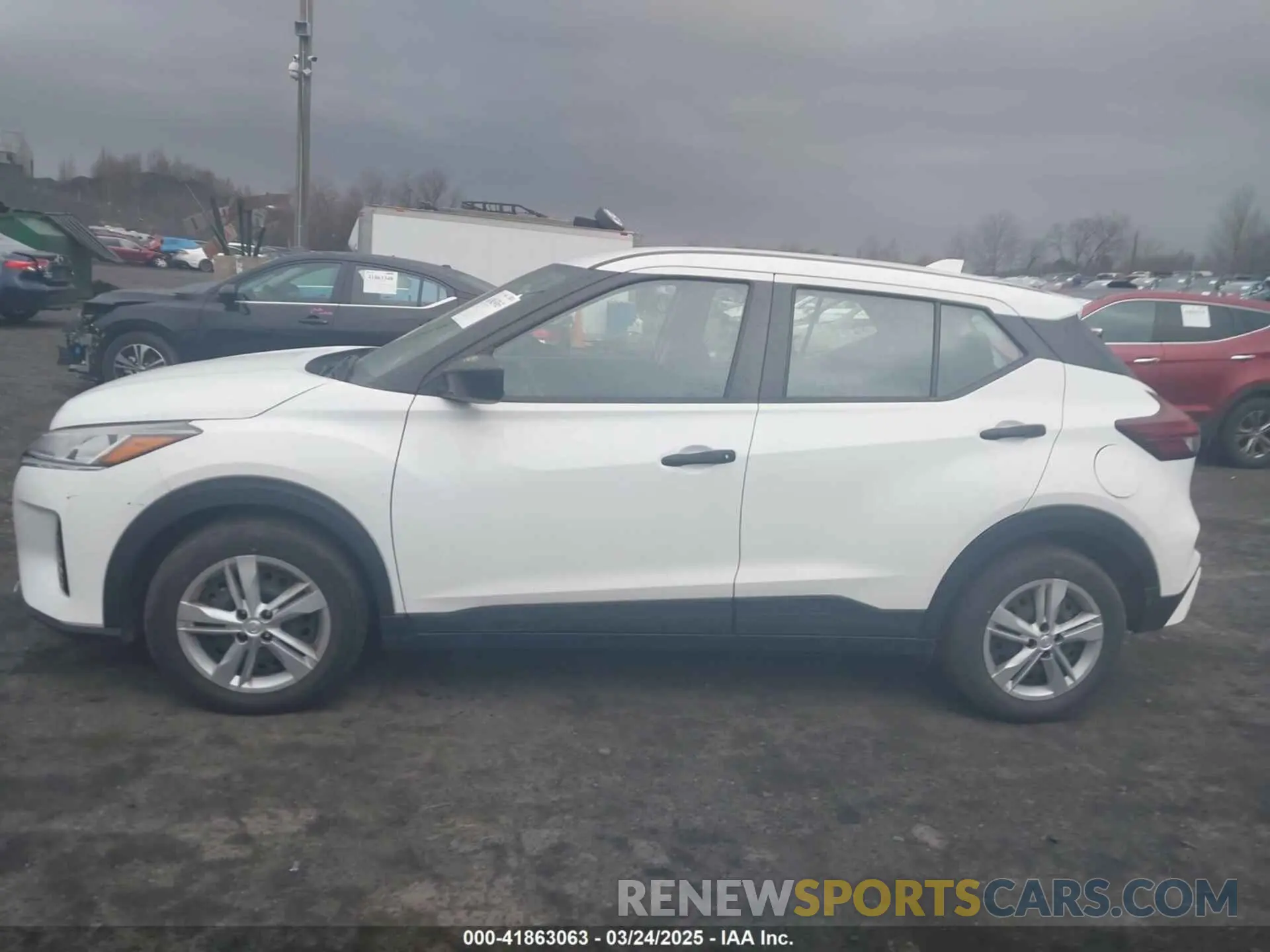 14 Photograph of a damaged car 3N1CP5BV5NL528712 NISSAN KICKS 2022