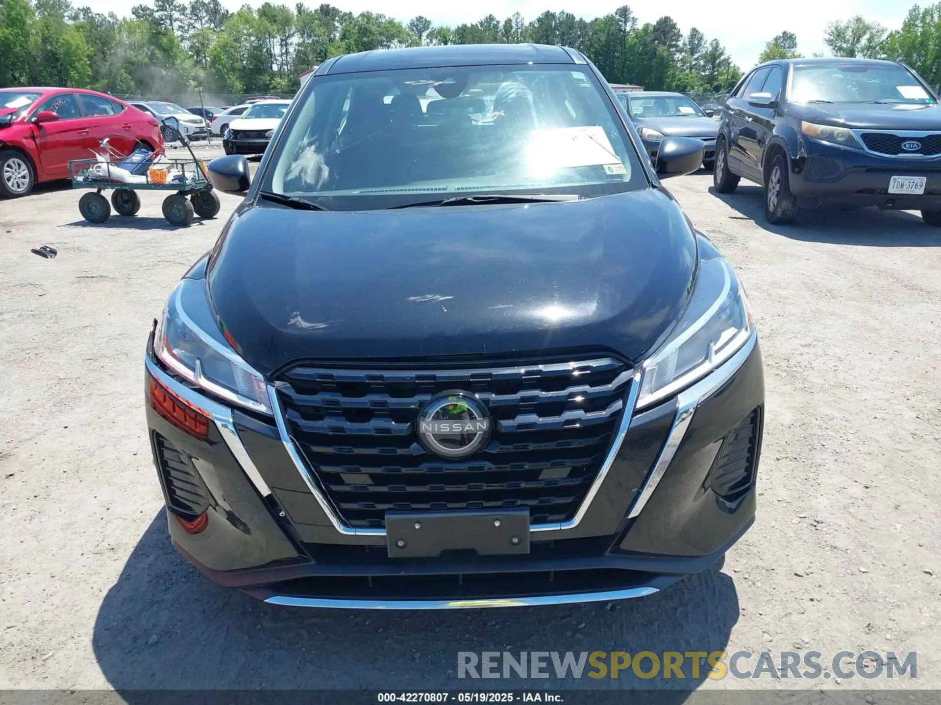 12 Photograph of a damaged car 3N1CP5BV6NL483876 NISSAN KICKS 2022