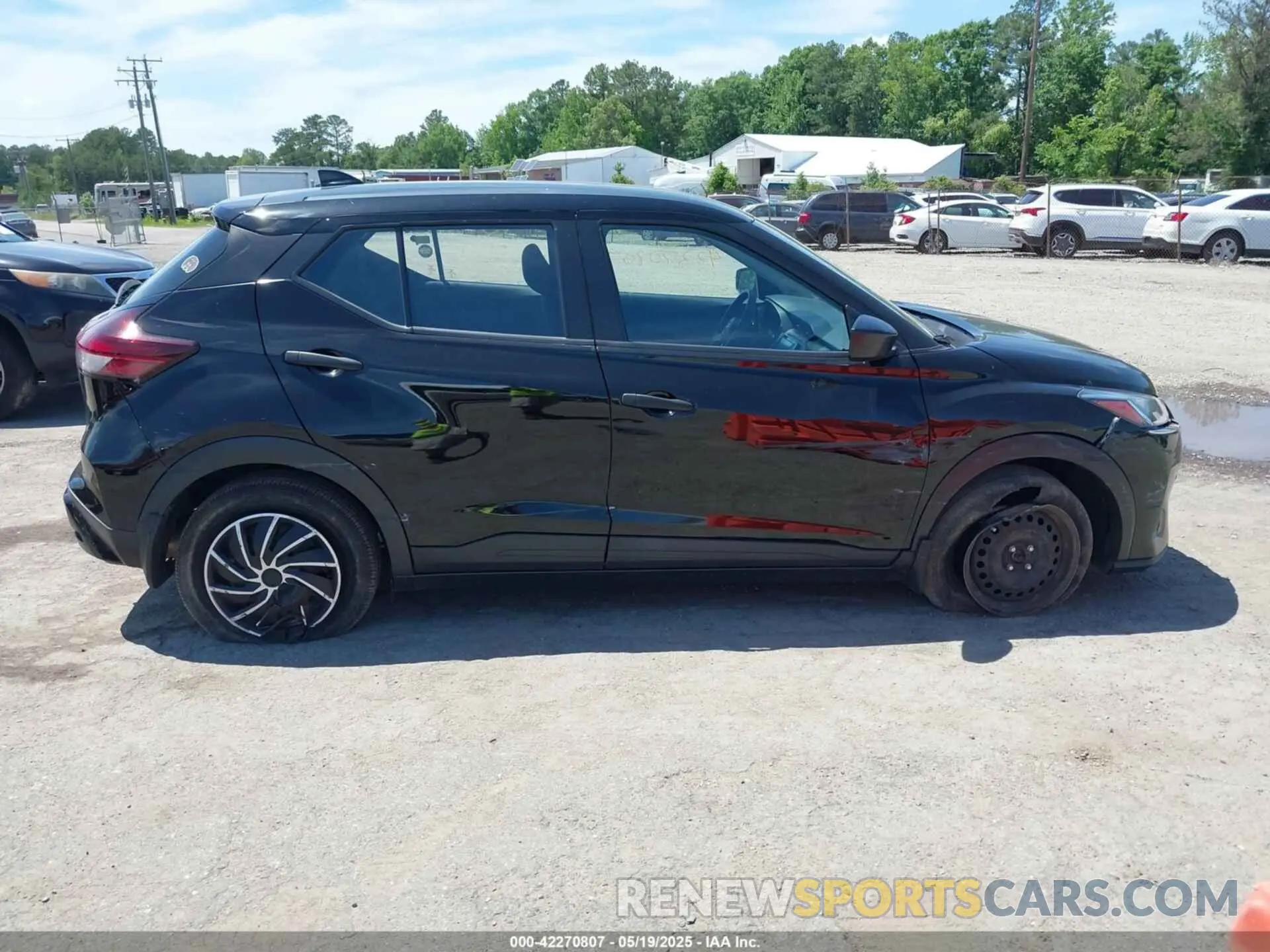 13 Photograph of a damaged car 3N1CP5BV6NL483876 NISSAN KICKS 2022