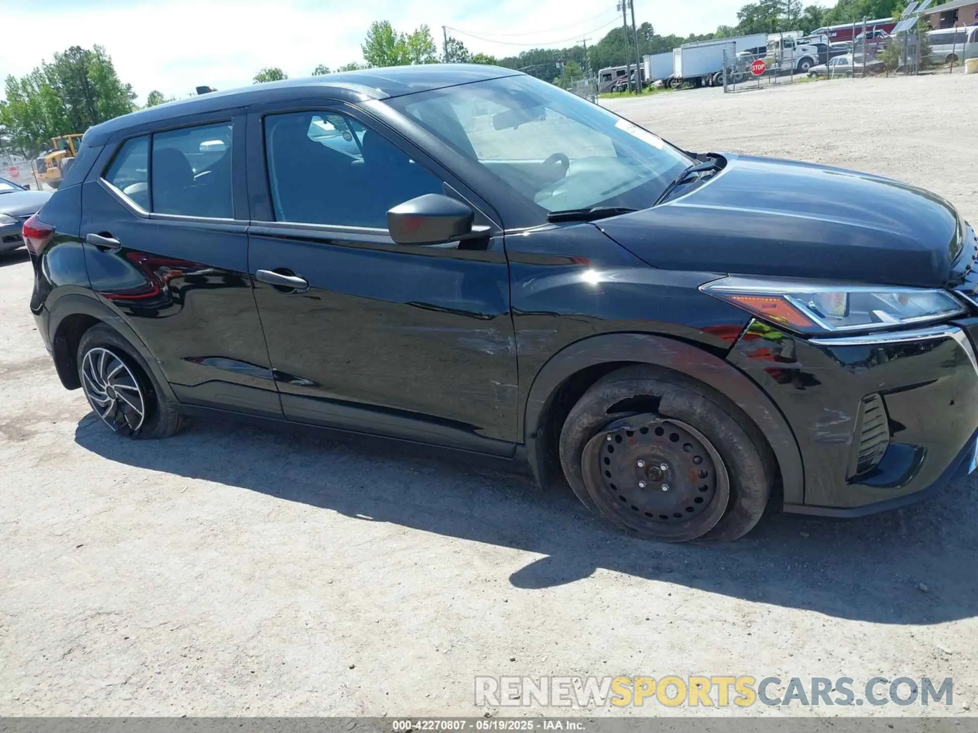 6 Photograph of a damaged car 3N1CP5BV6NL483876 NISSAN KICKS 2022