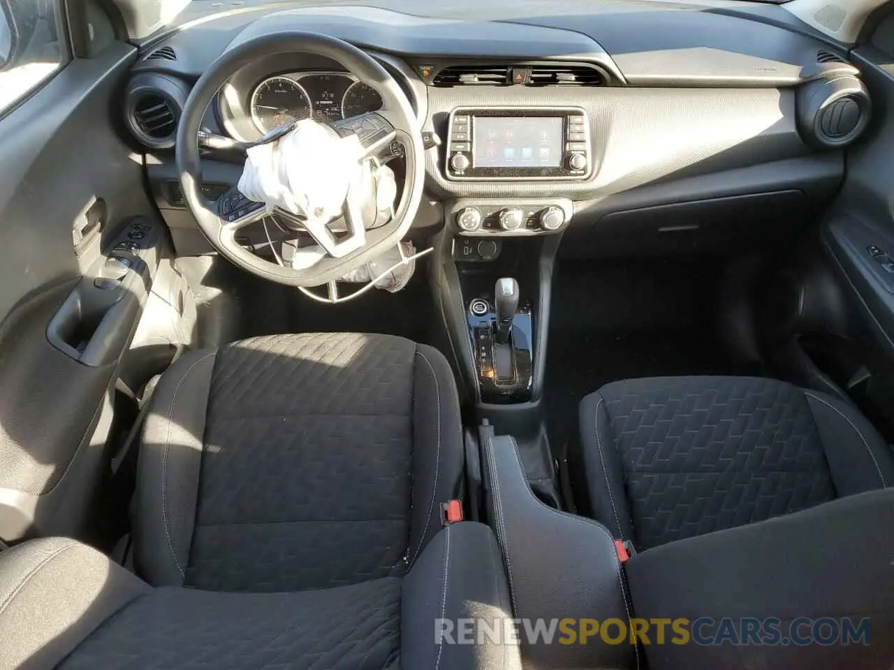 8 Photograph of a damaged car 3N1CP5BV7NL480193 NISSAN KICKS 2022