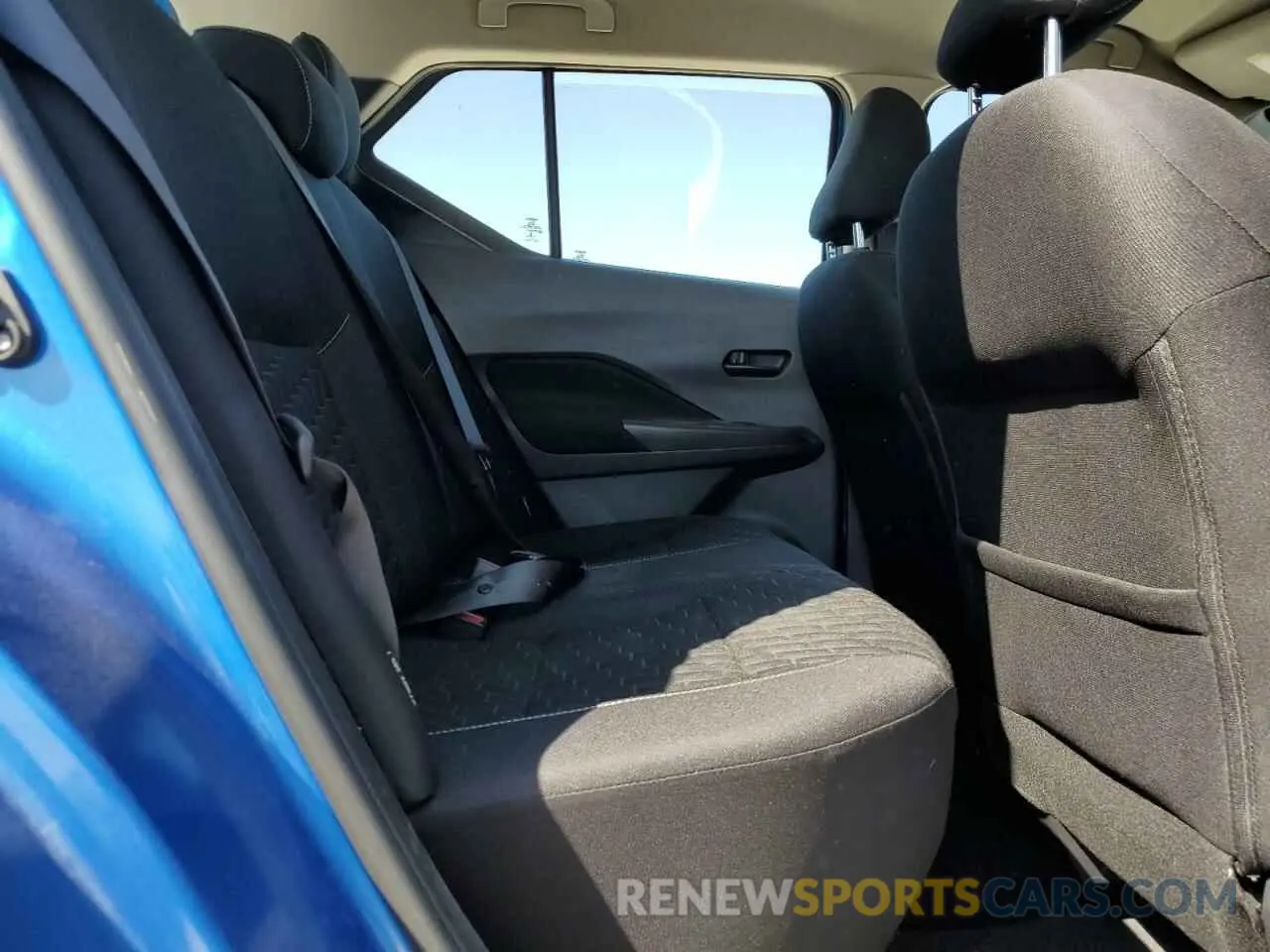 11 Photograph of a damaged car 3N1CP5BV7NL497270 NISSAN KICKS 2022