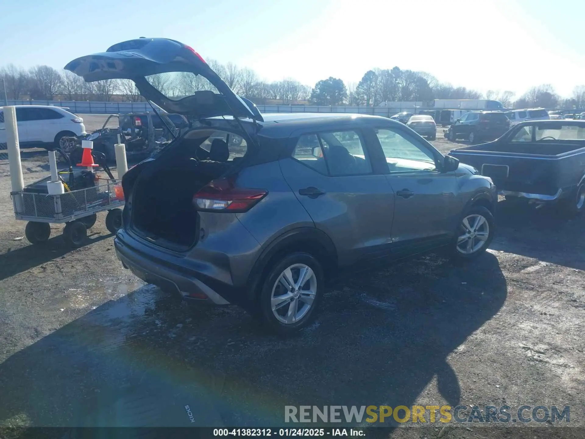 4 Photograph of a damaged car 3N1CP5BV7NL498712 NISSAN KICKS 2022