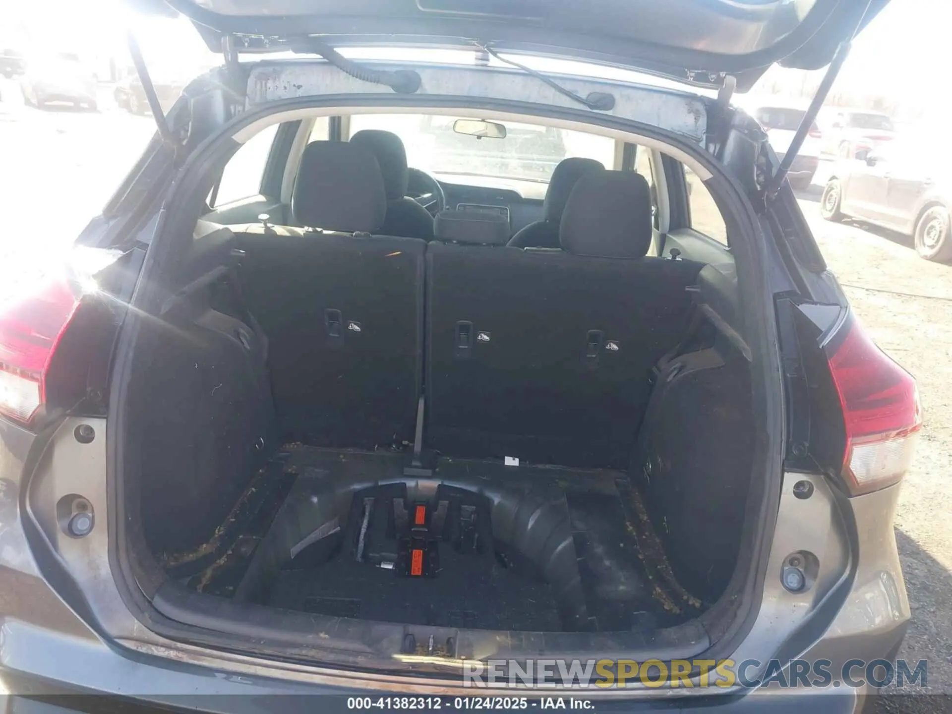 8 Photograph of a damaged car 3N1CP5BV7NL498712 NISSAN KICKS 2022