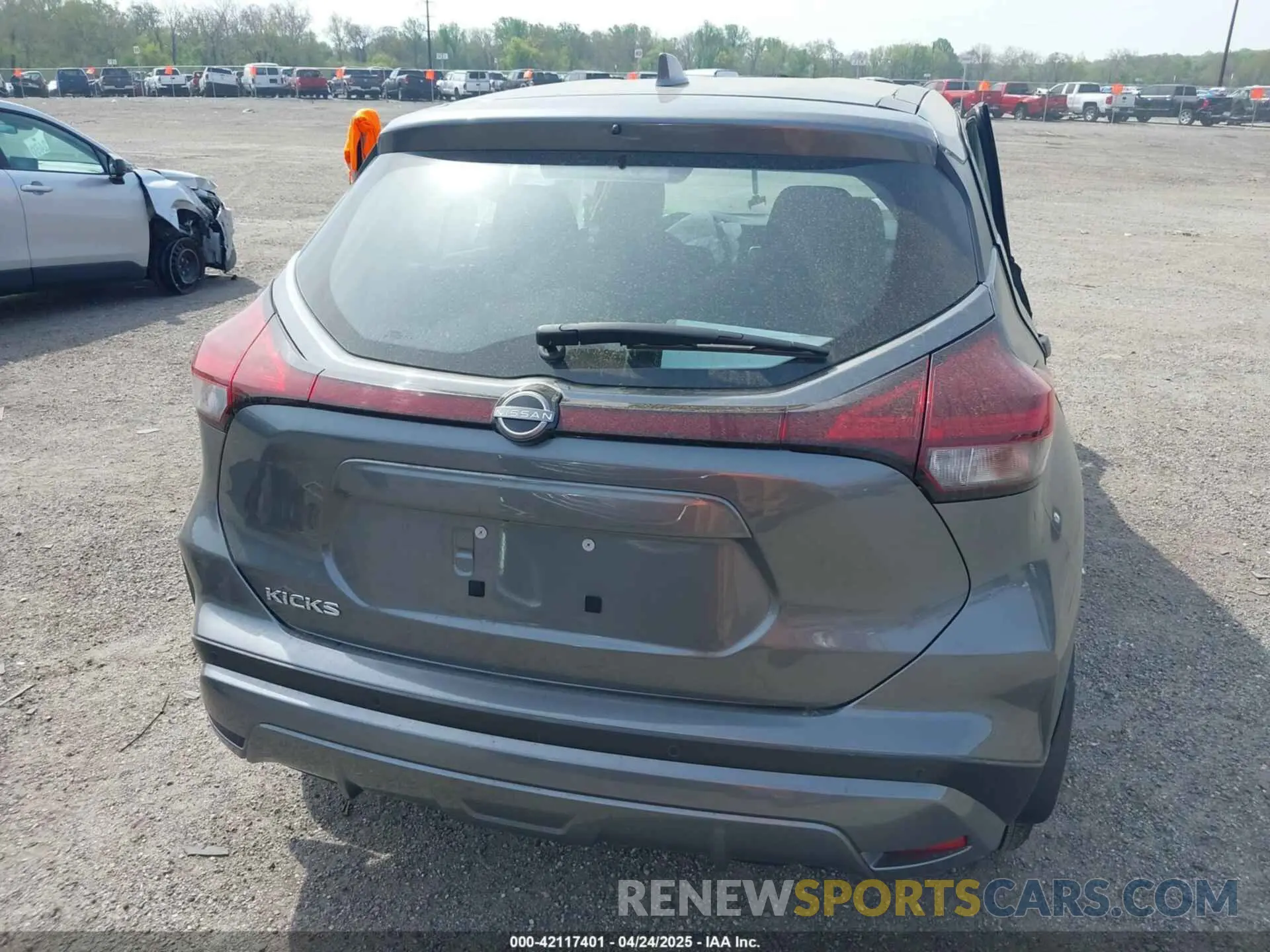 16 Photograph of a damaged car 3N1CP5BV7NL506159 NISSAN KICKS 2022