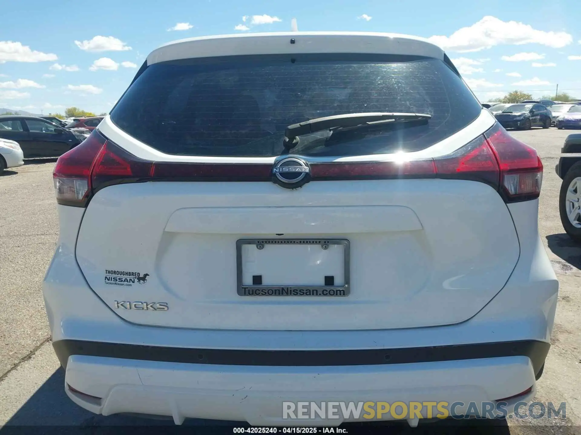 17 Photograph of a damaged car 3N1CP5BV7NL511927 NISSAN KICKS 2022