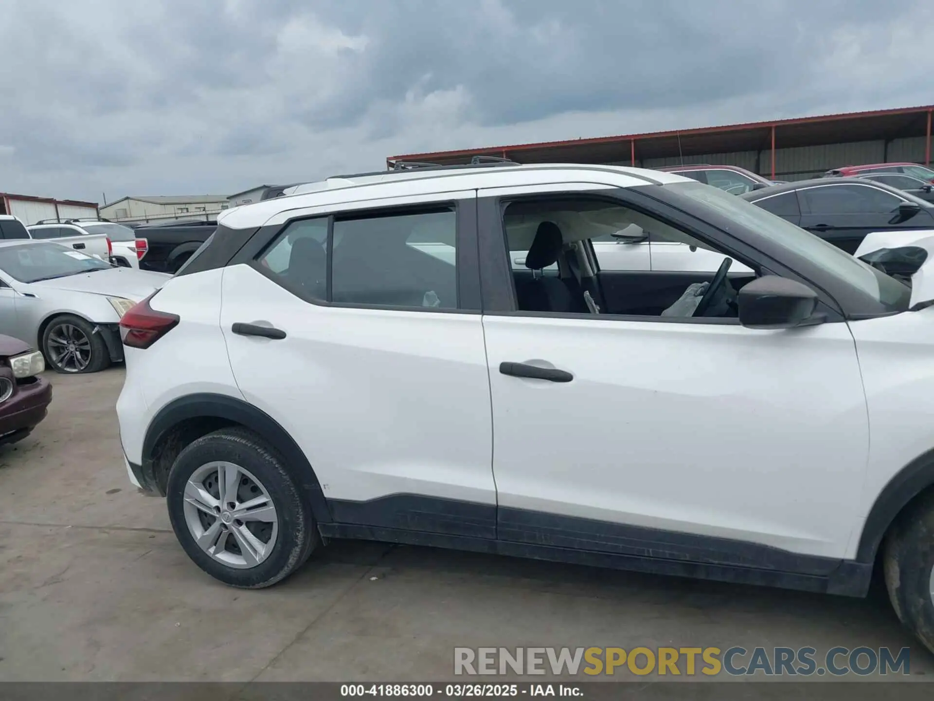 12 Photograph of a damaged car 3N1CP5BV7NL524872 NISSAN KICKS 2022