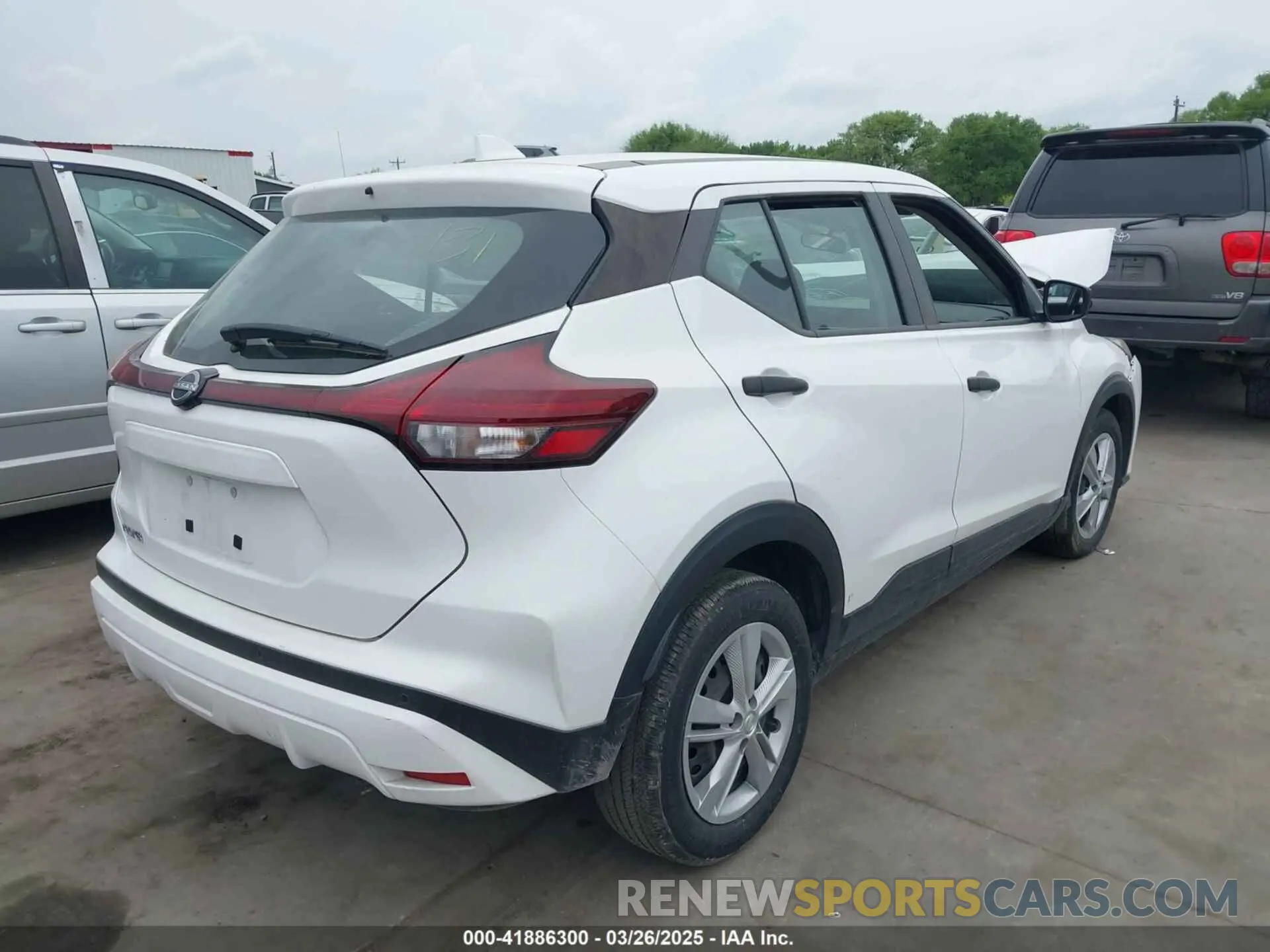 4 Photograph of a damaged car 3N1CP5BV7NL524872 NISSAN KICKS 2022